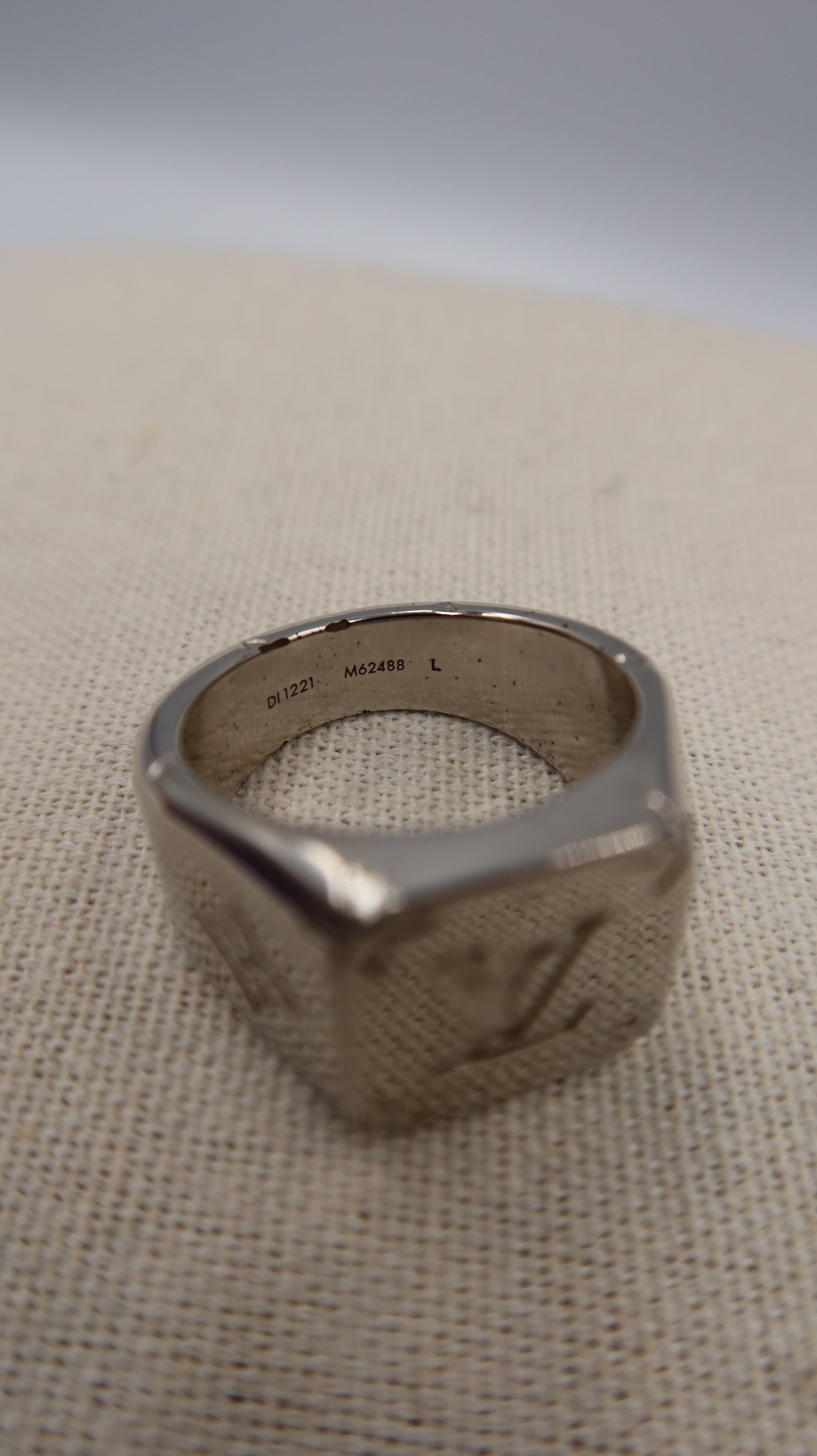 Louis Vuitton Ring (L)