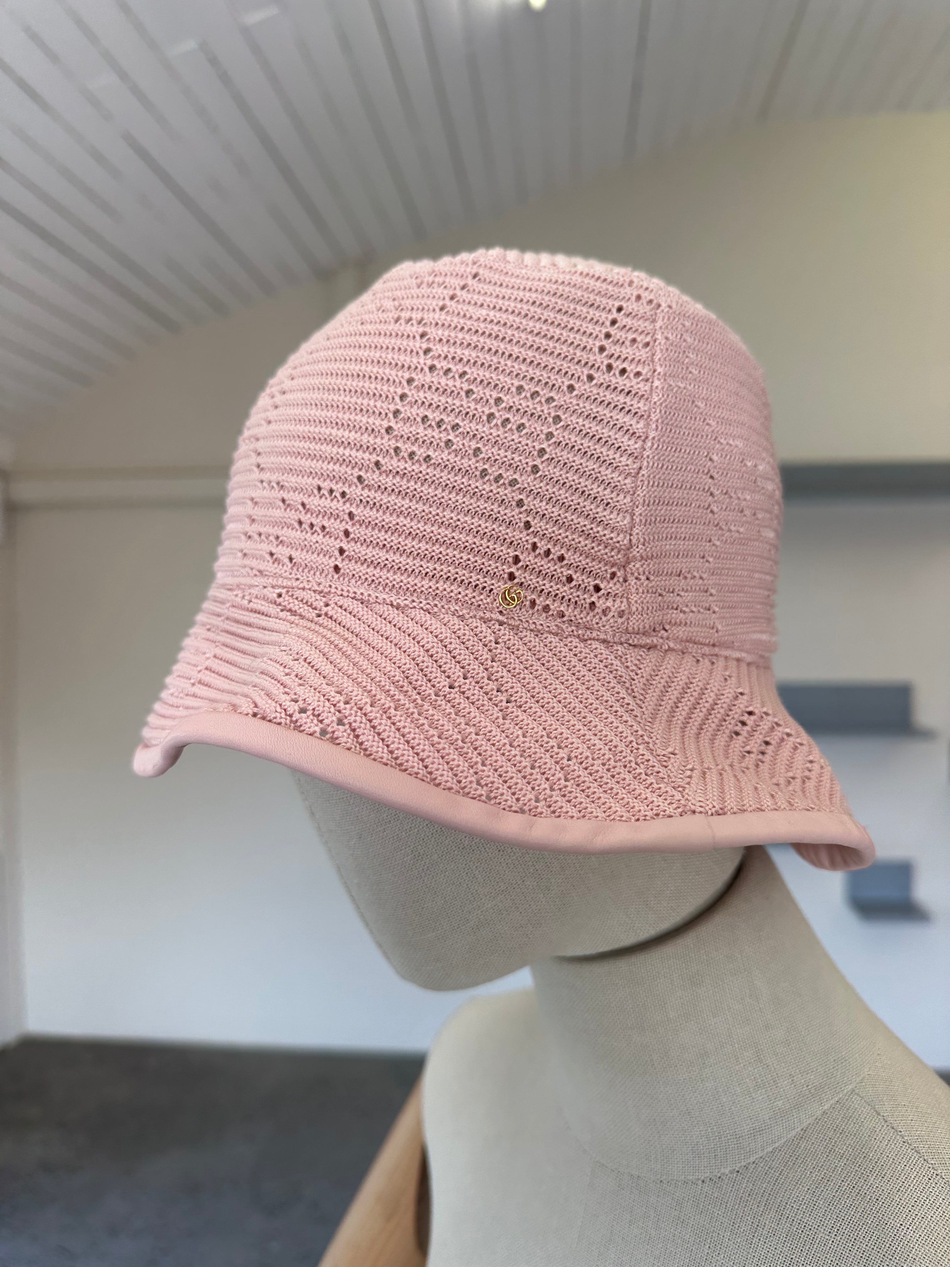 Gucci GG Malibu Crochet Bucket Hat (XS/55cm)