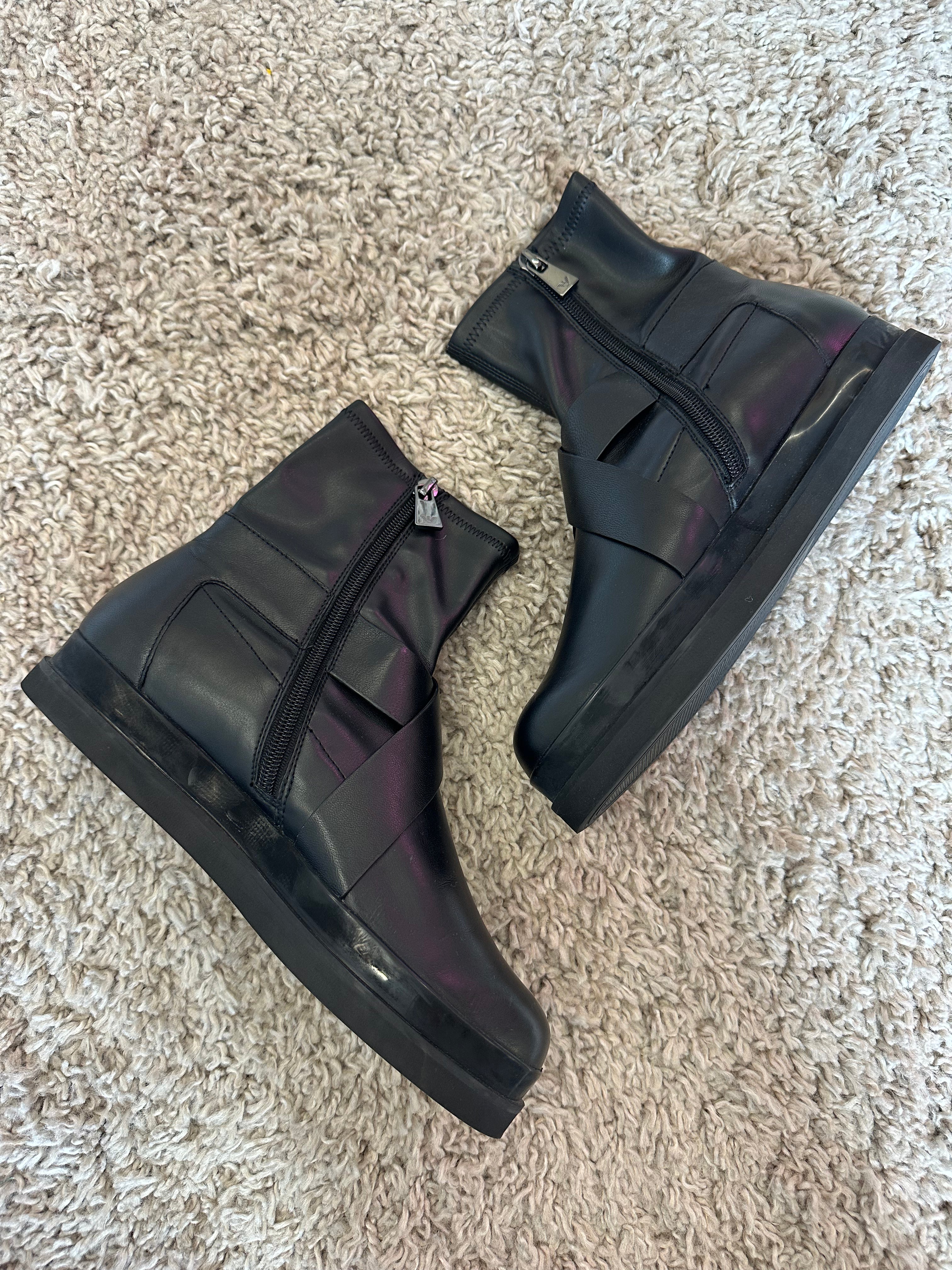 Emporio Armani Boots (EU38)