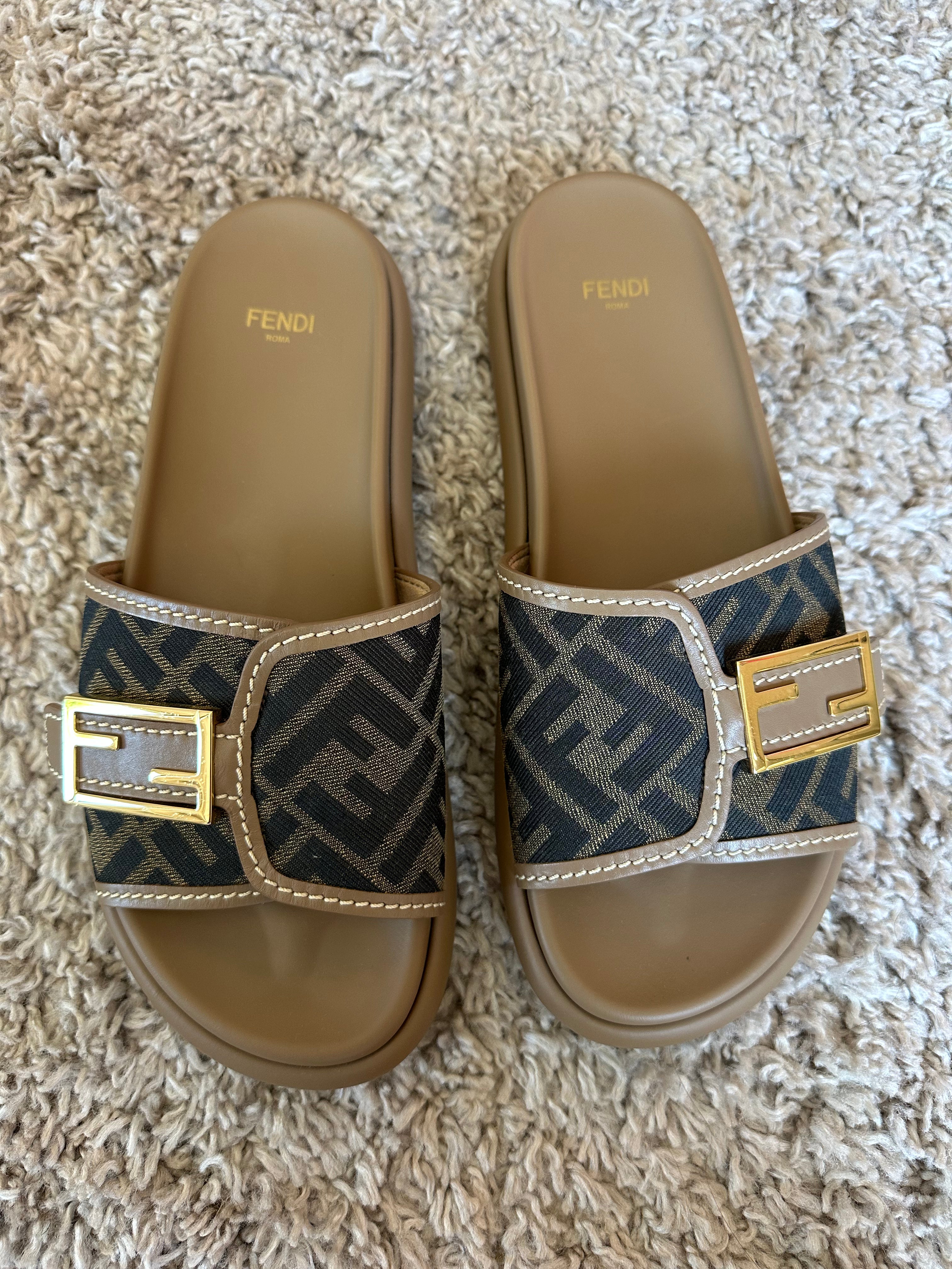 Fendi Slides (EU39)