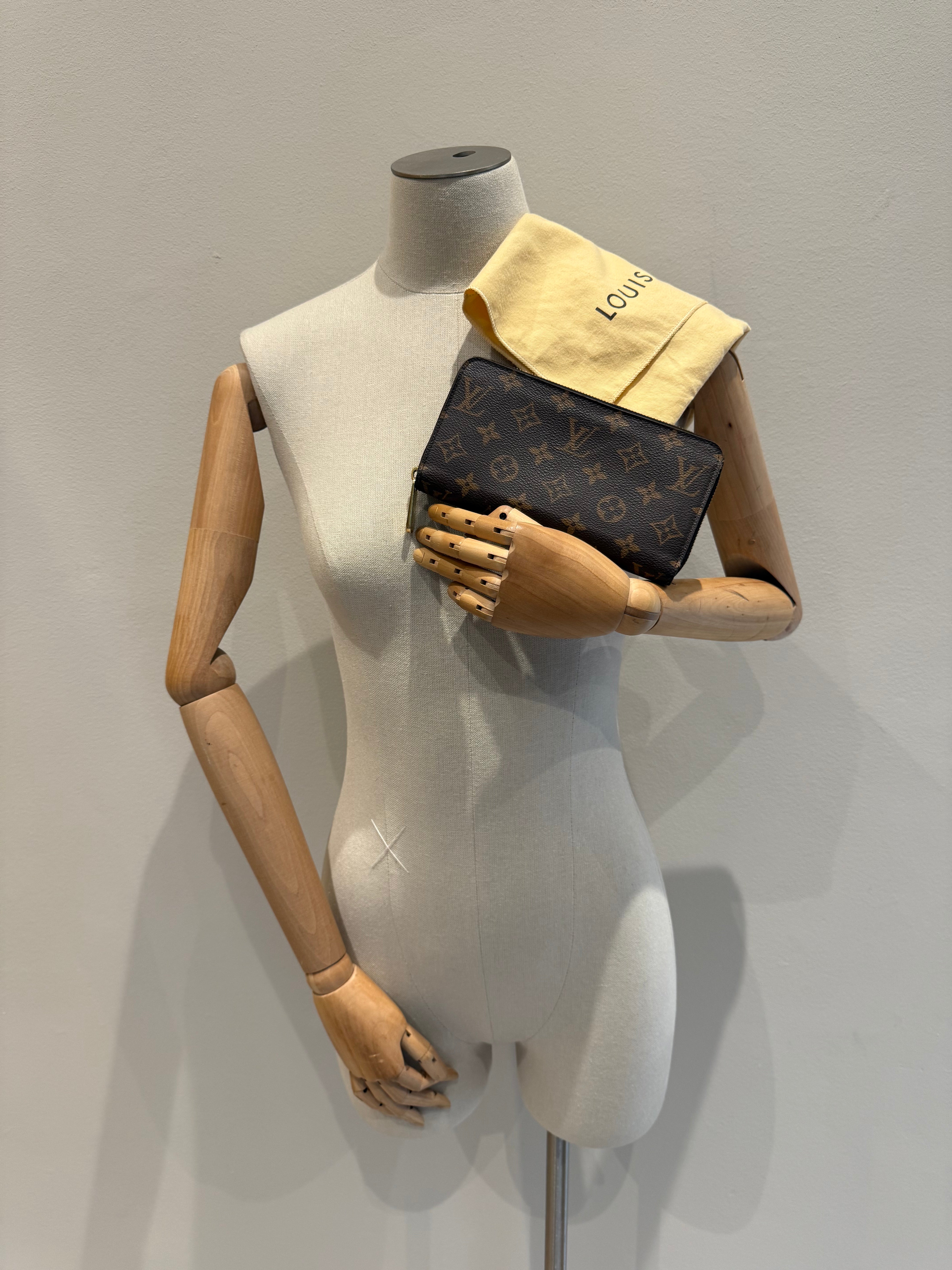 Louis Vuitton Zippy Wallet