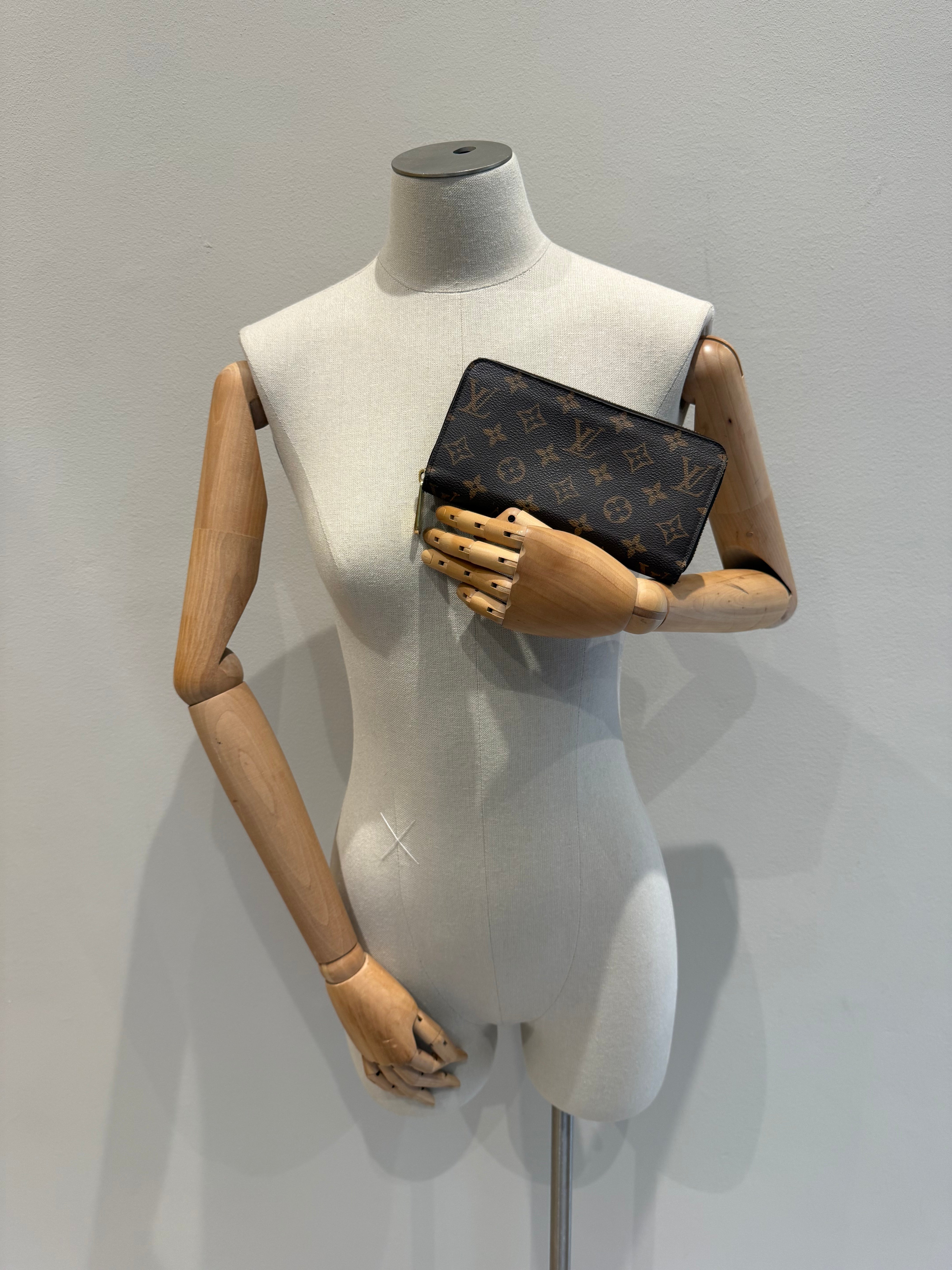 Louis Vuitton Zippy Wallet