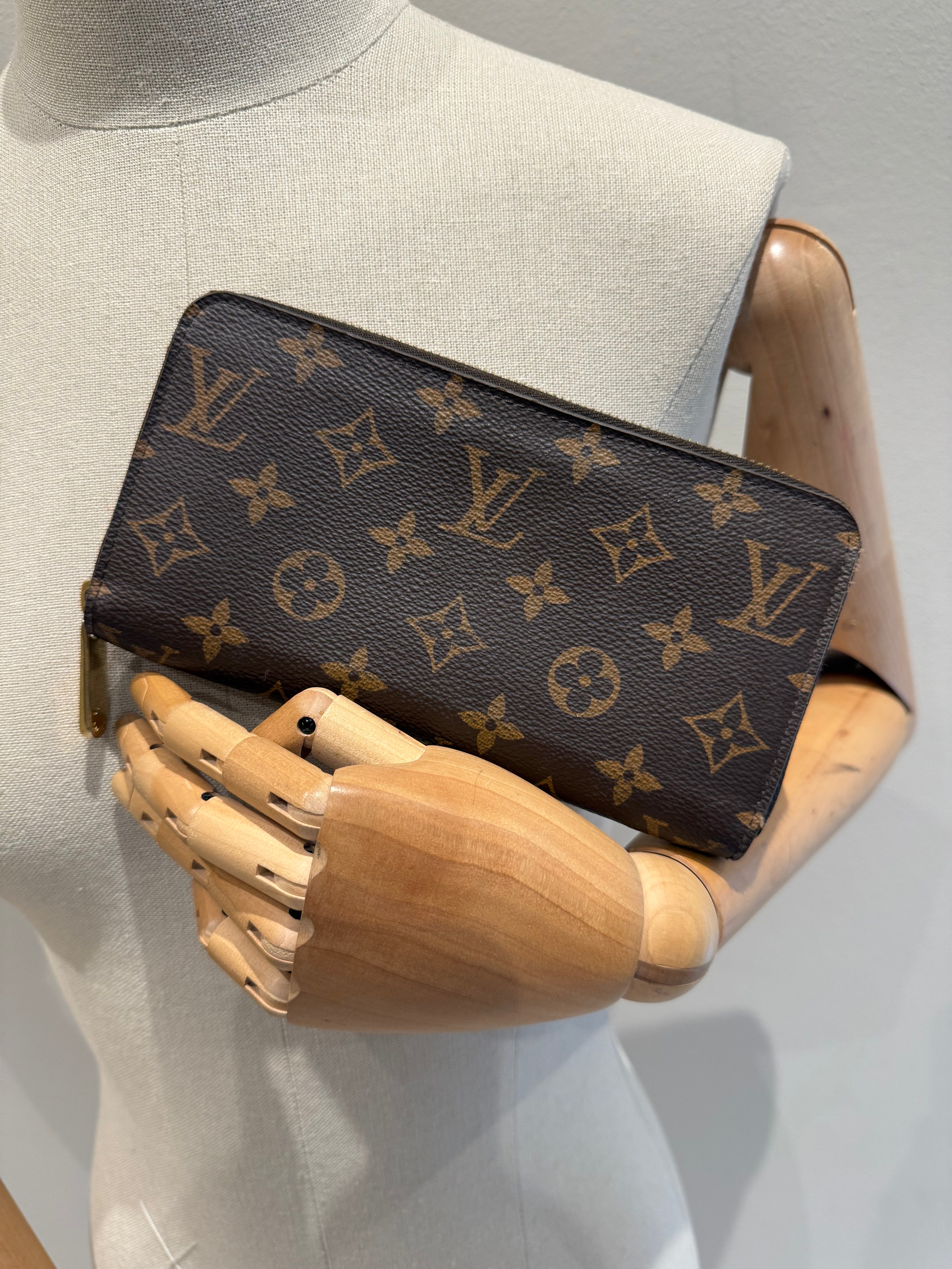 Louis Vuitton Zippy Wallet