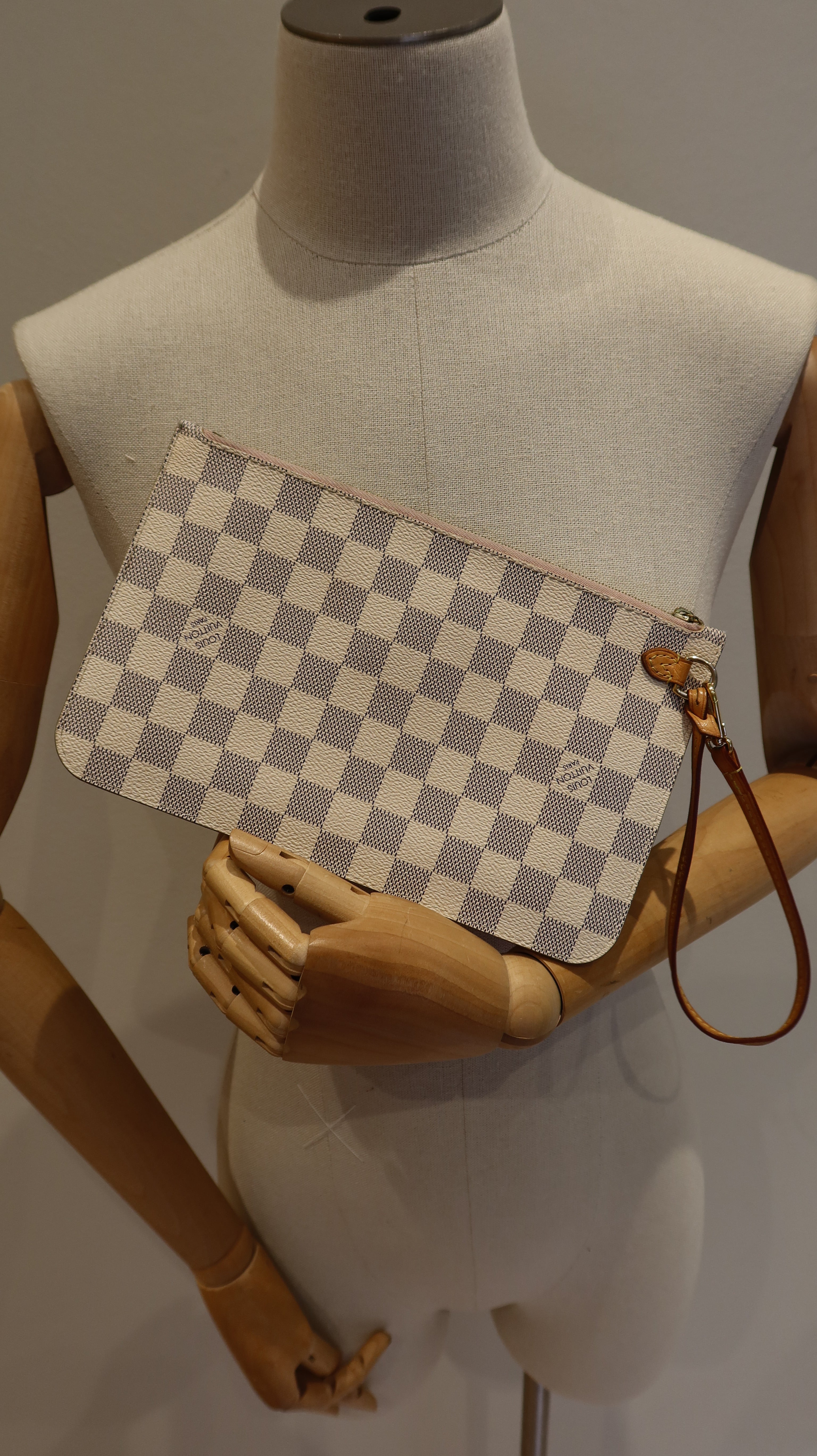 Louis Vuitton Neverfull Pochette