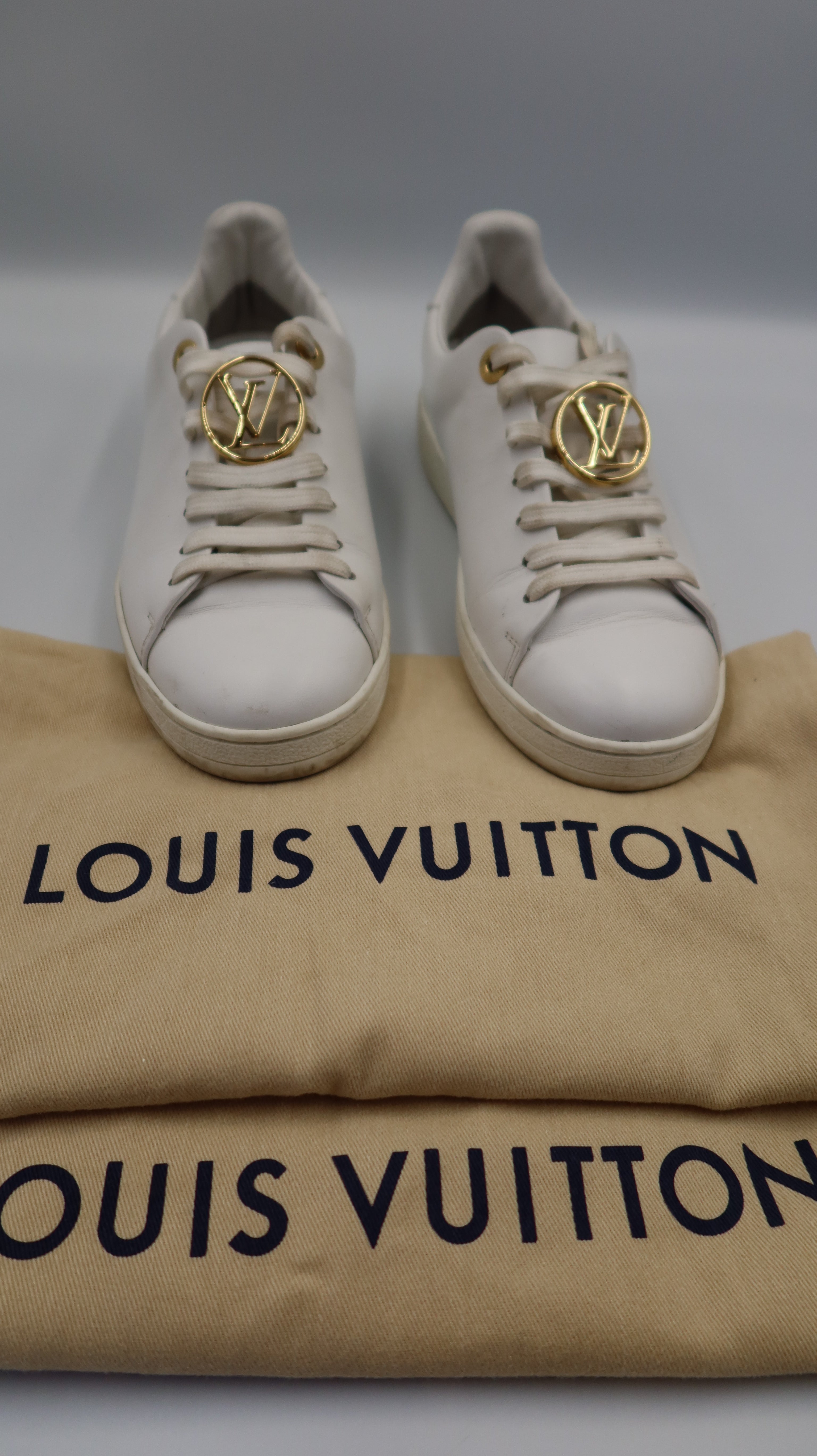 Louis Vuitton Sneakers (EU35)