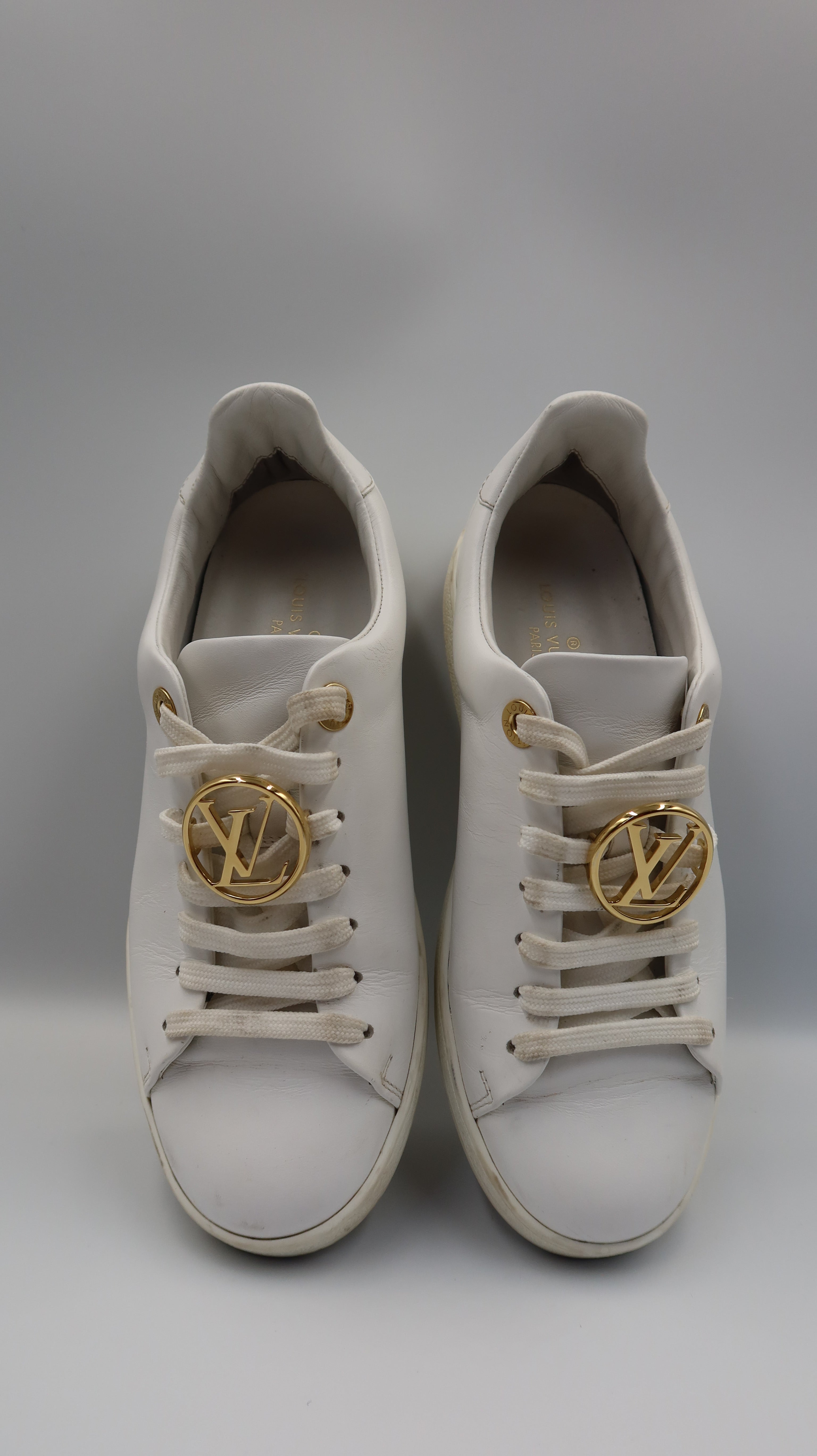 Louis Vuitton Sneakers (EU35)