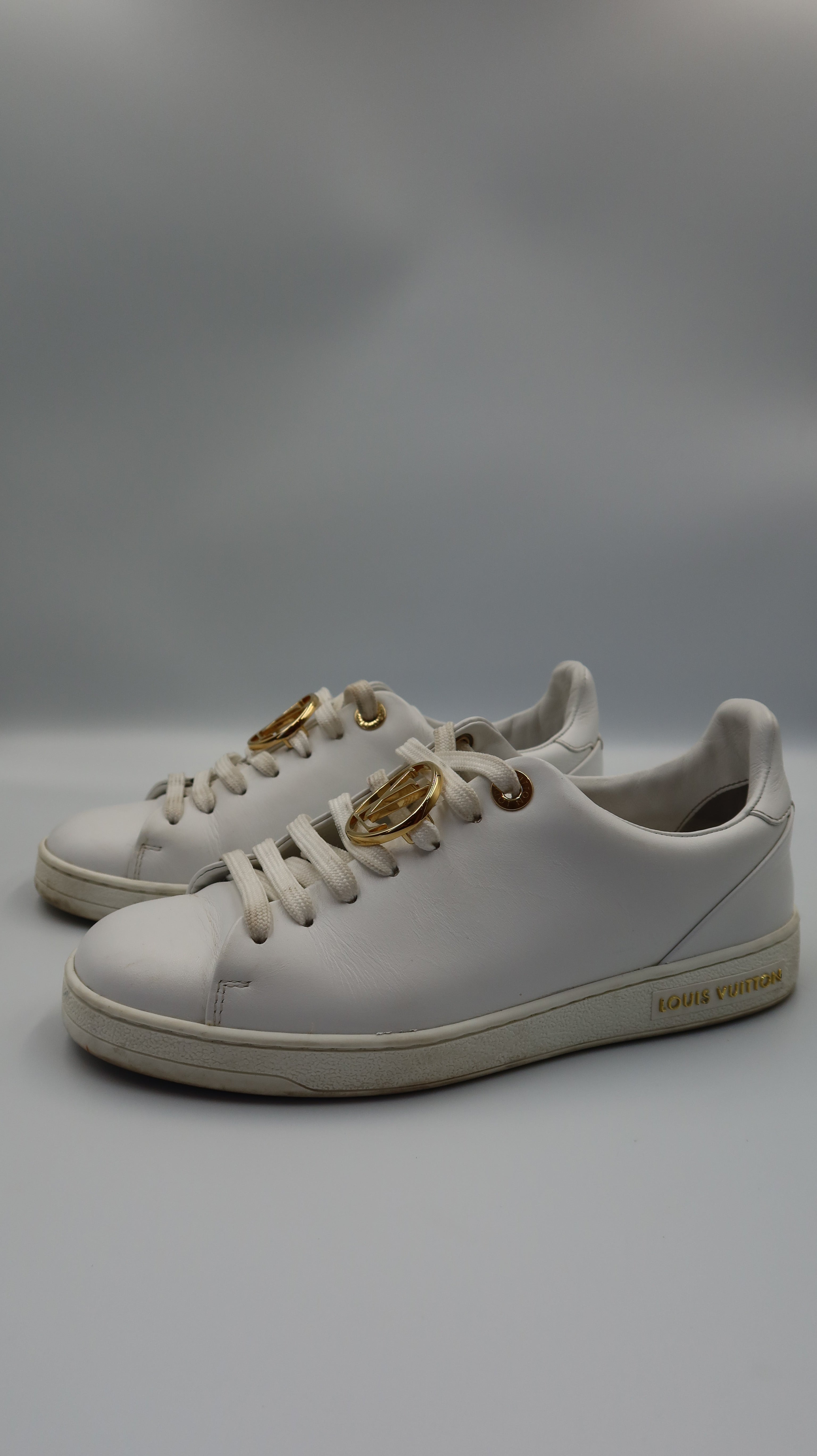 Louis Vuitton Sneakers (EU35)
