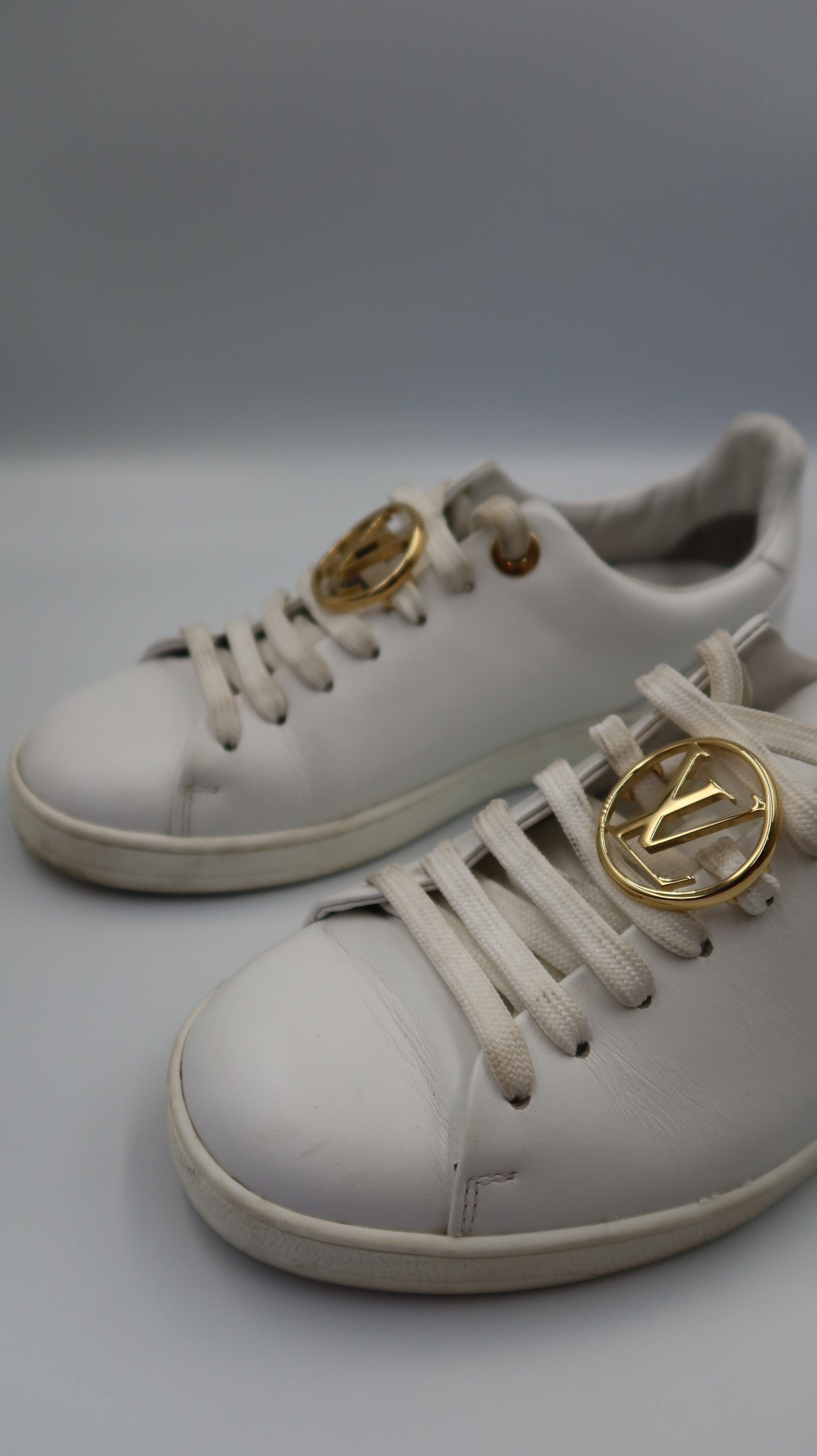 Louis Vuitton Sneakers (EU35)