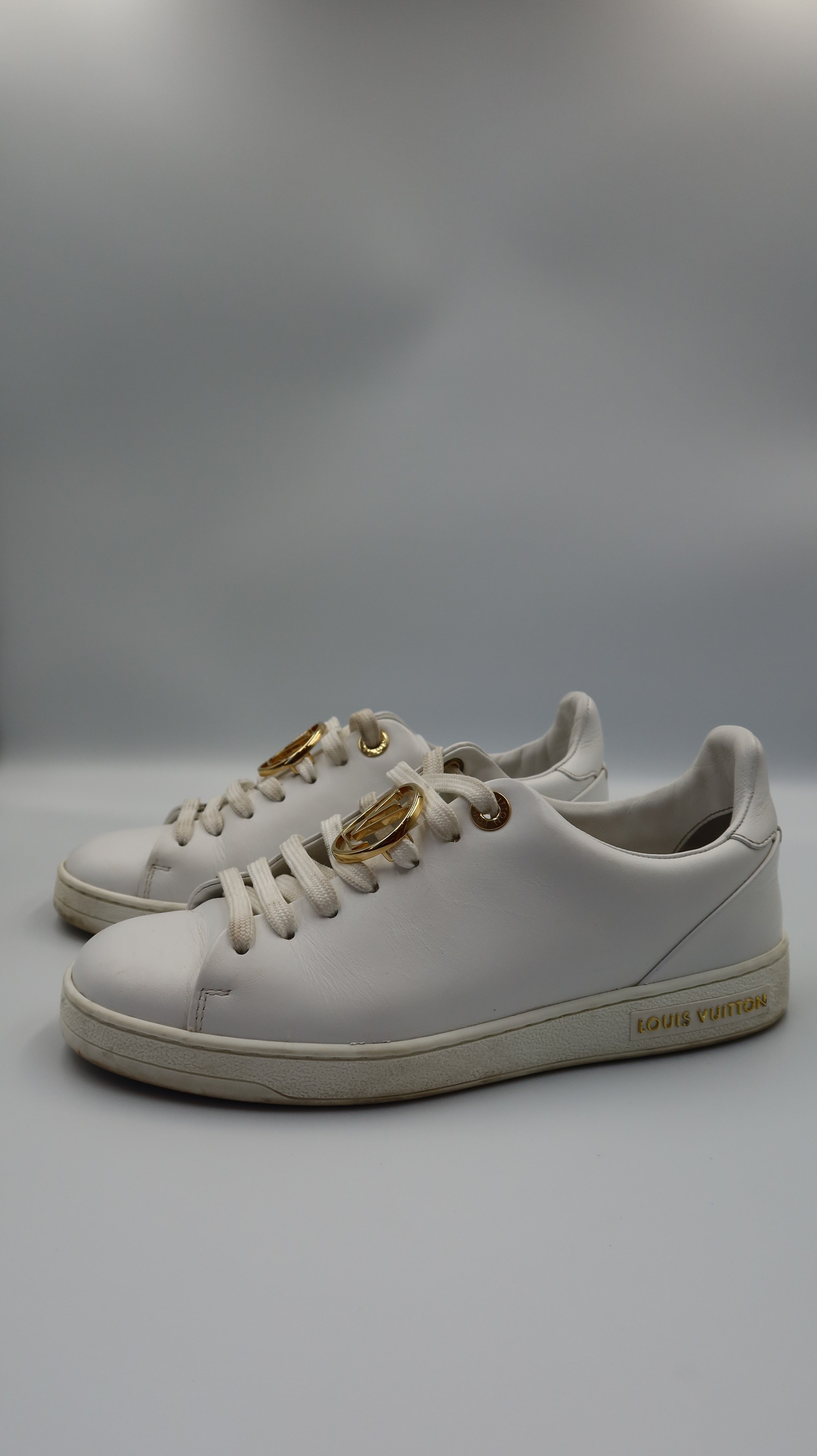 Louis Vuitton Sneakers (EU35)