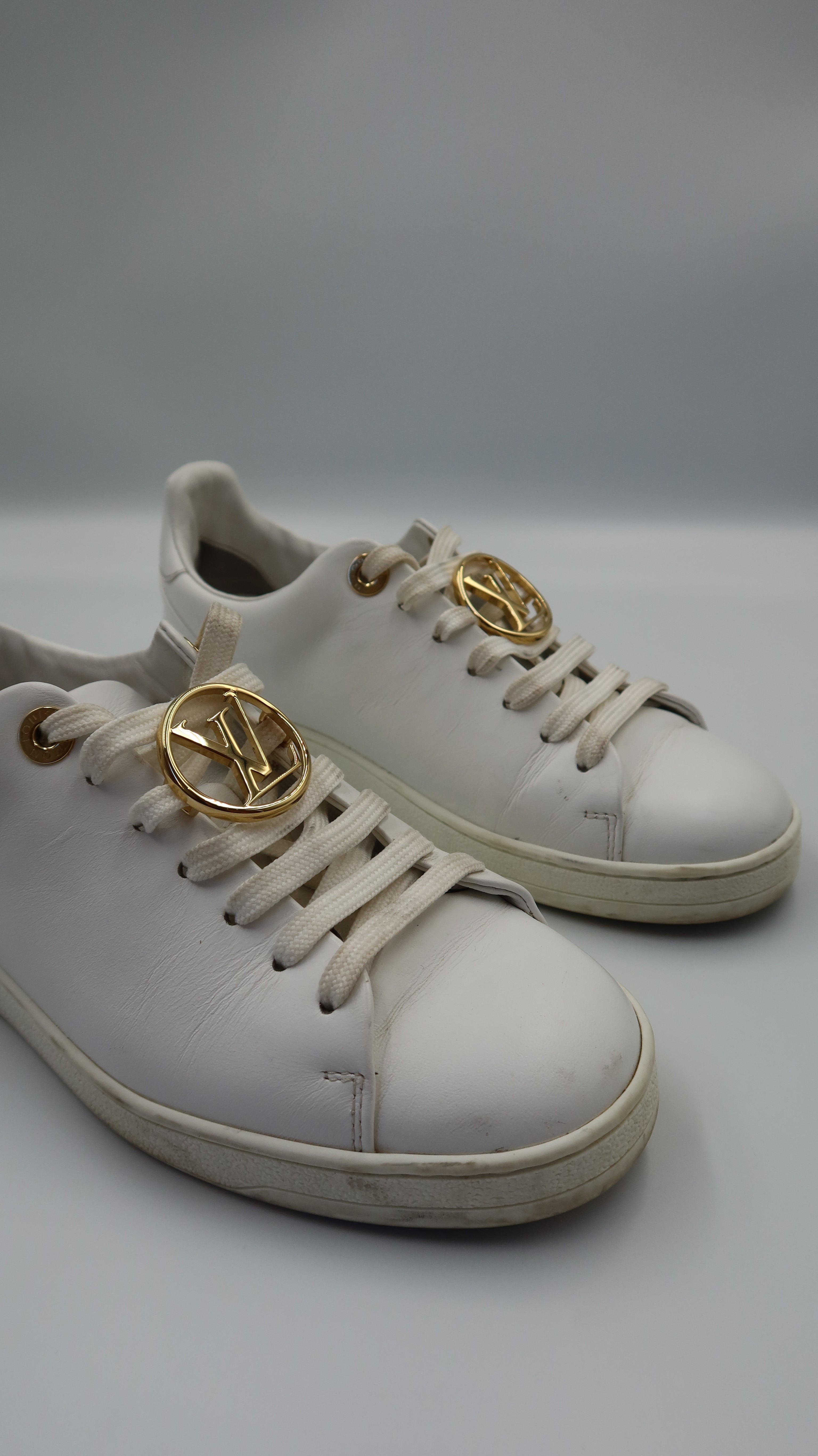 Louis Vuitton Sneakers (EU35)