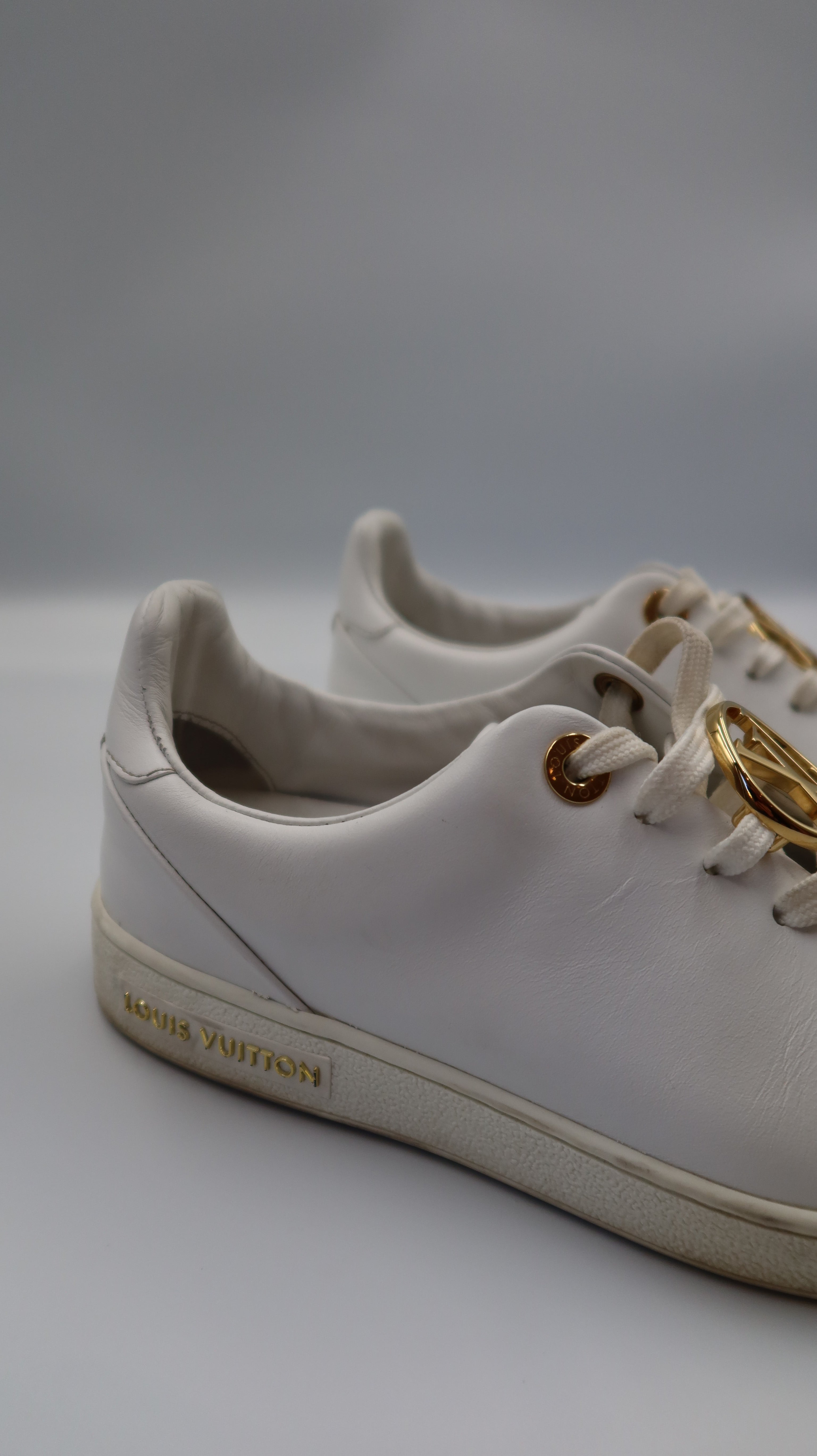 Louis Vuitton Sneakers (EU35)
