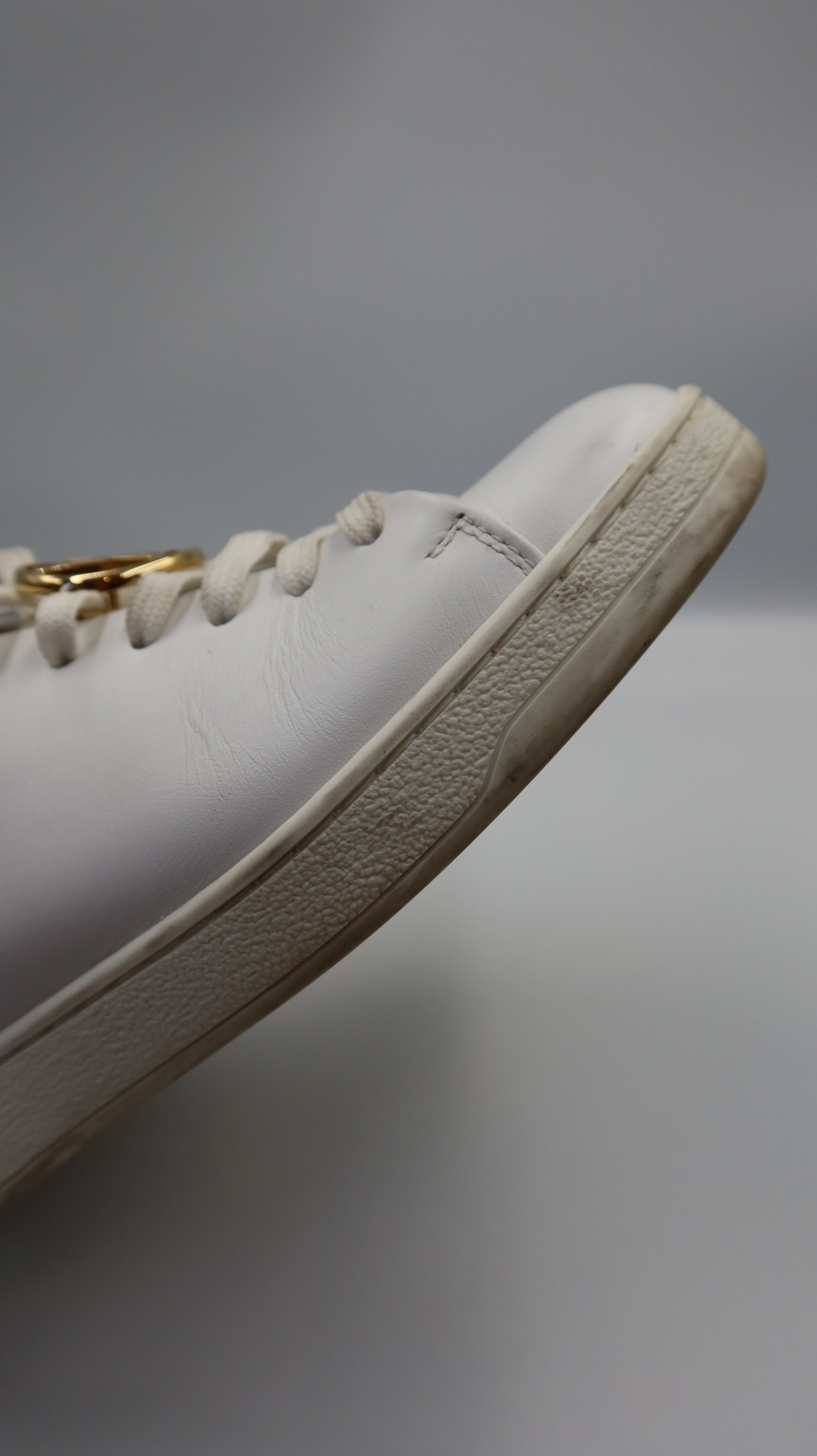Louis Vuitton Sneakers (EU35)