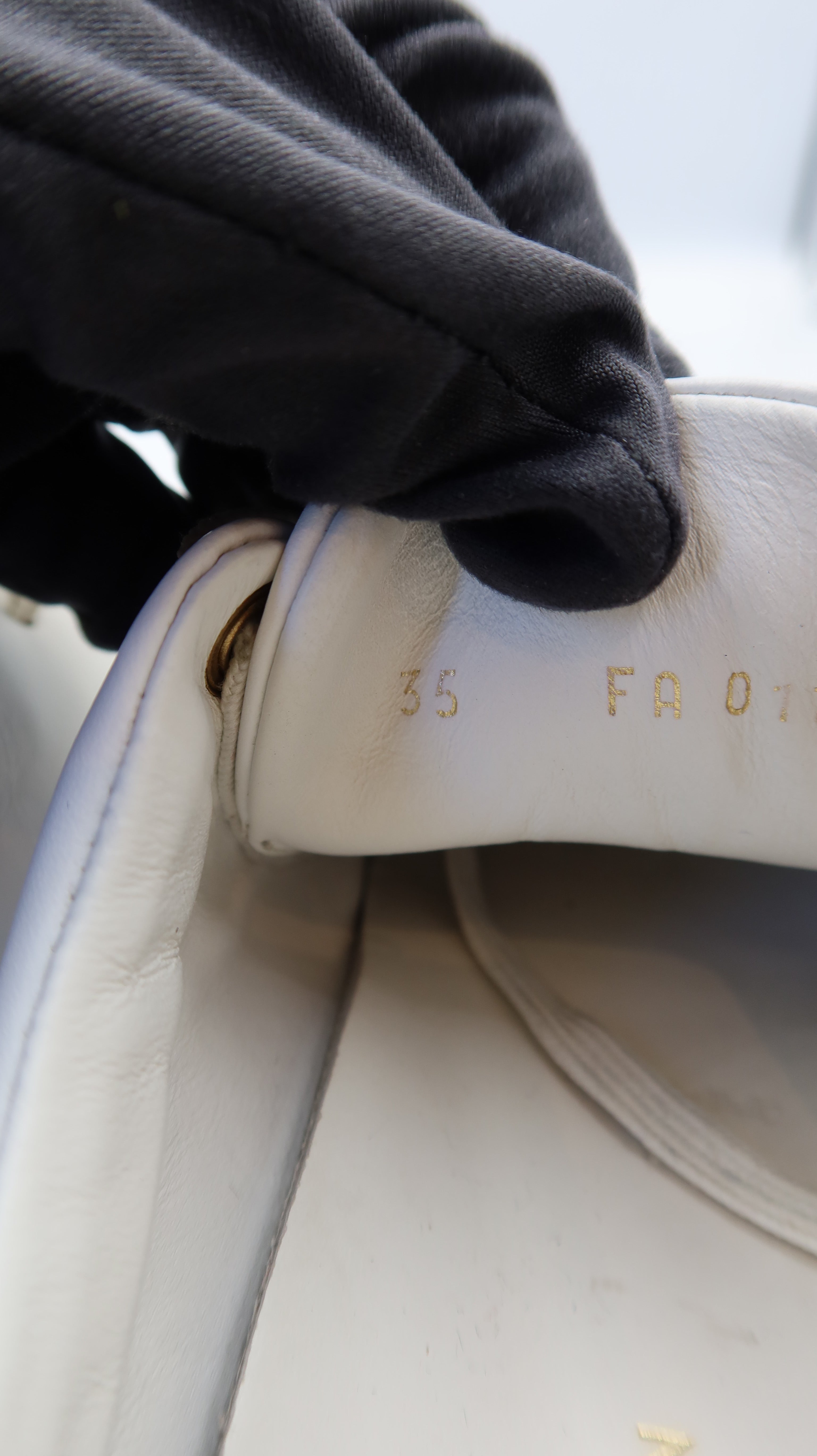 Louis Vuitton Sneakers (EU35)