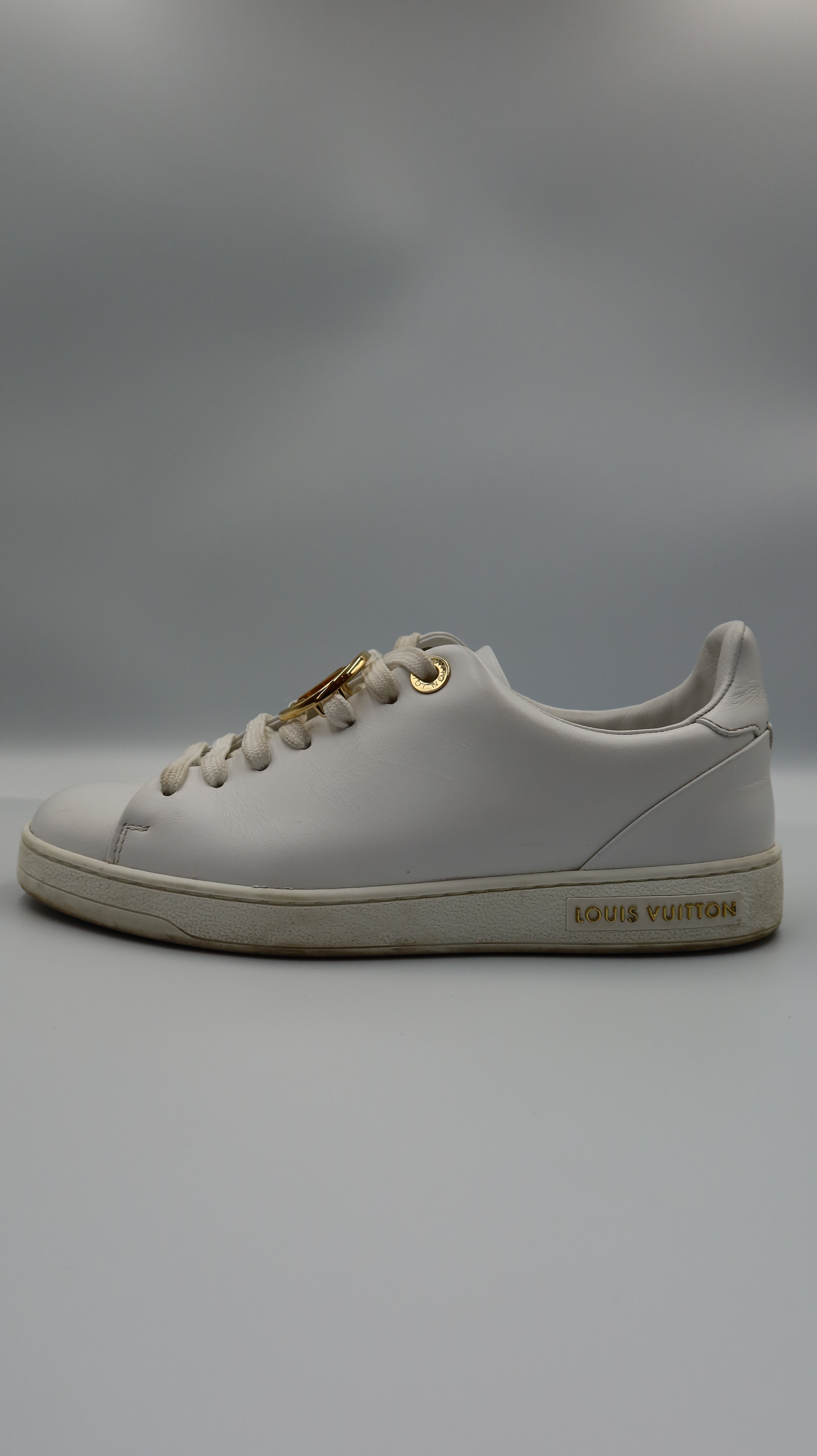 Louis Vuitton Sneakers (EU35)