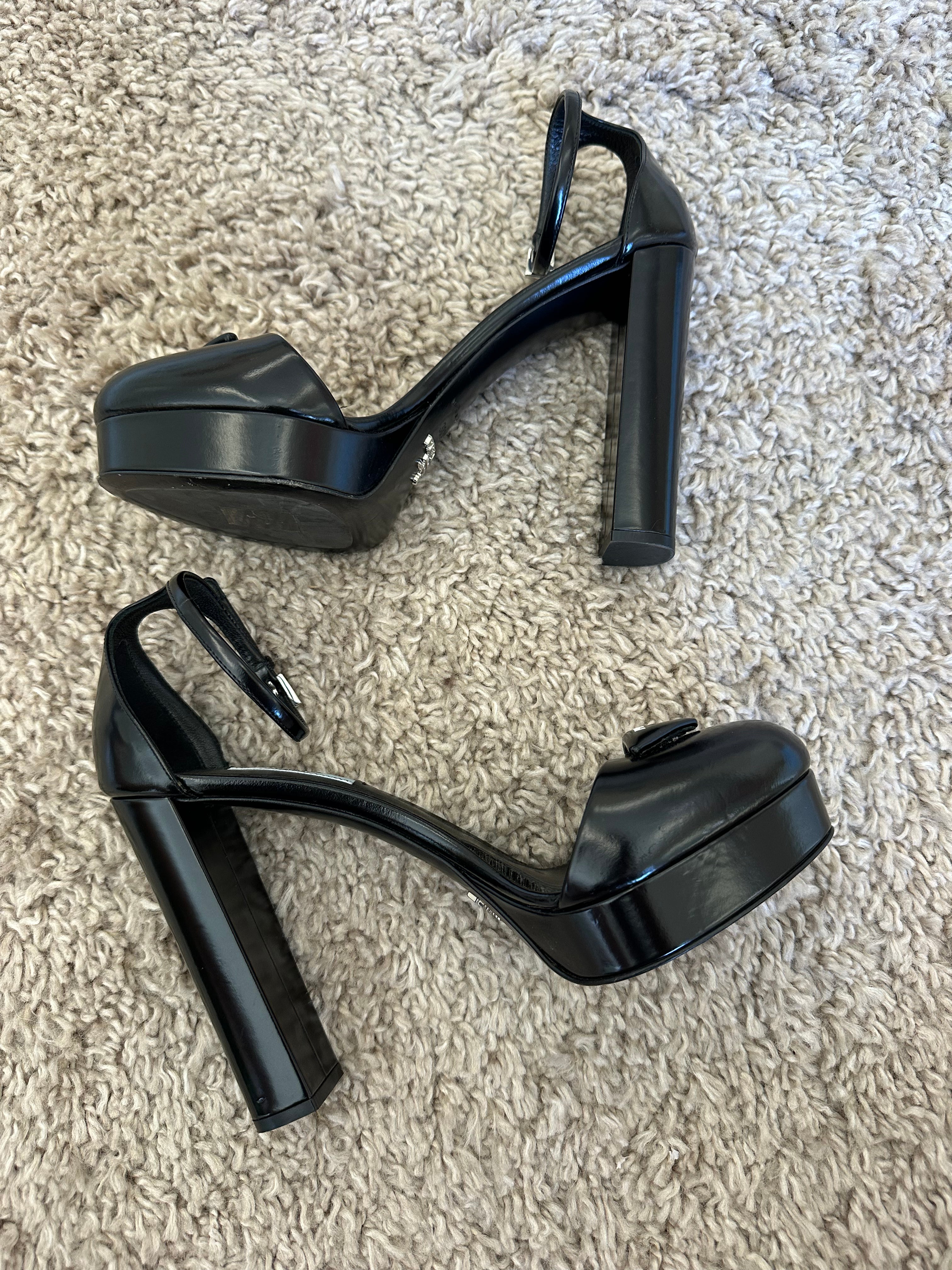 Prada Platfrom Pumps (EU38.5)