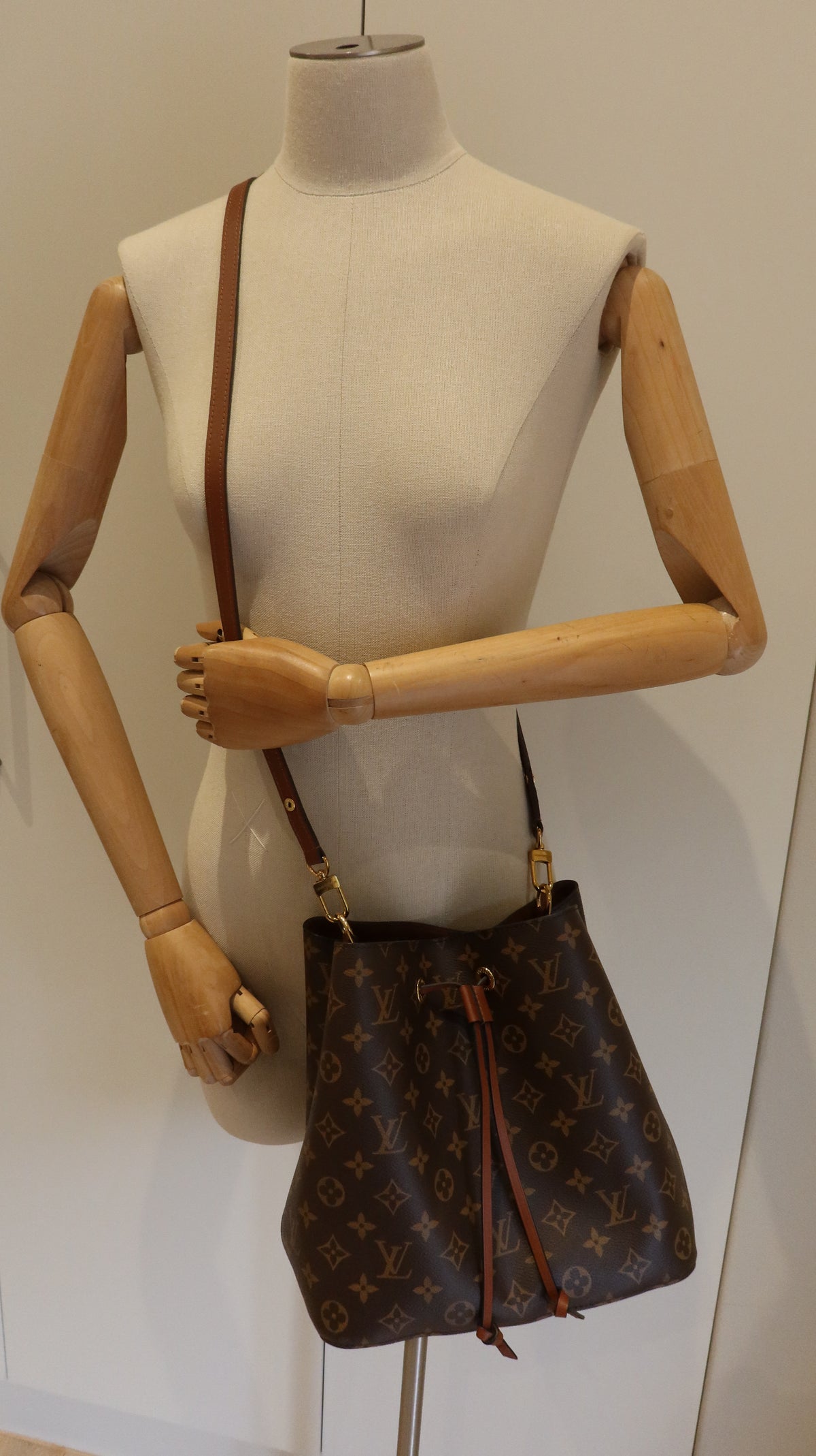 Louis Vuitton NéoNoé MM Bucket Bag