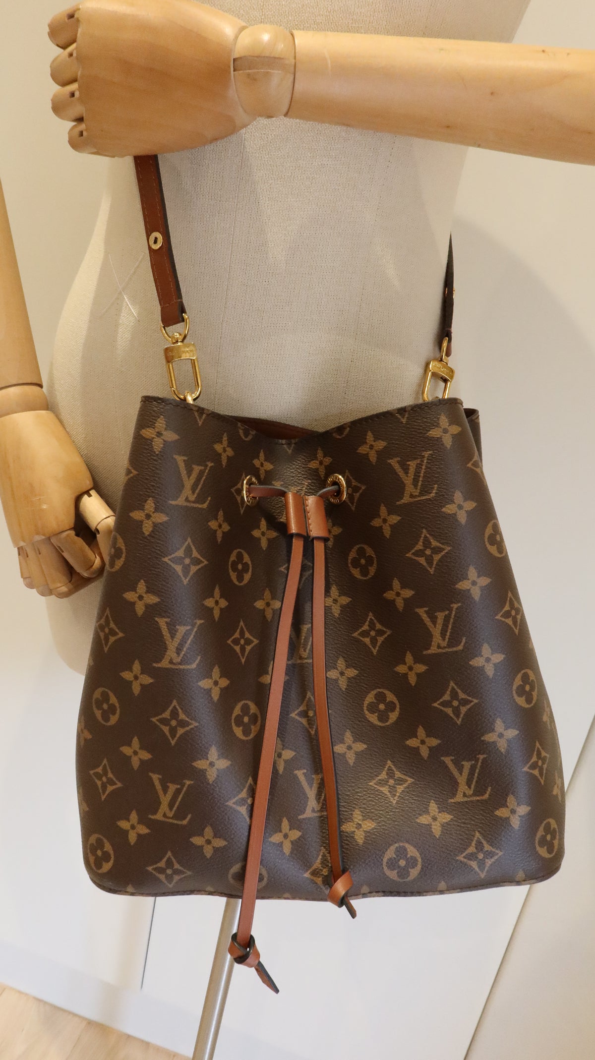 Louis Vuitton NéoNoé MM Bucket Bag