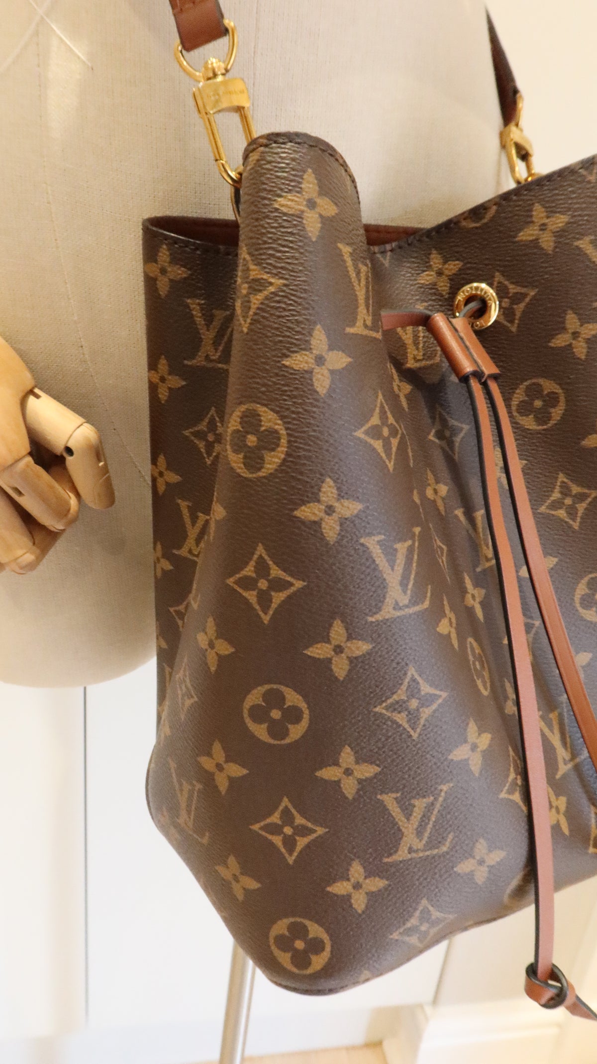 Louis Vuitton NéoNoé MM Bucket Bag