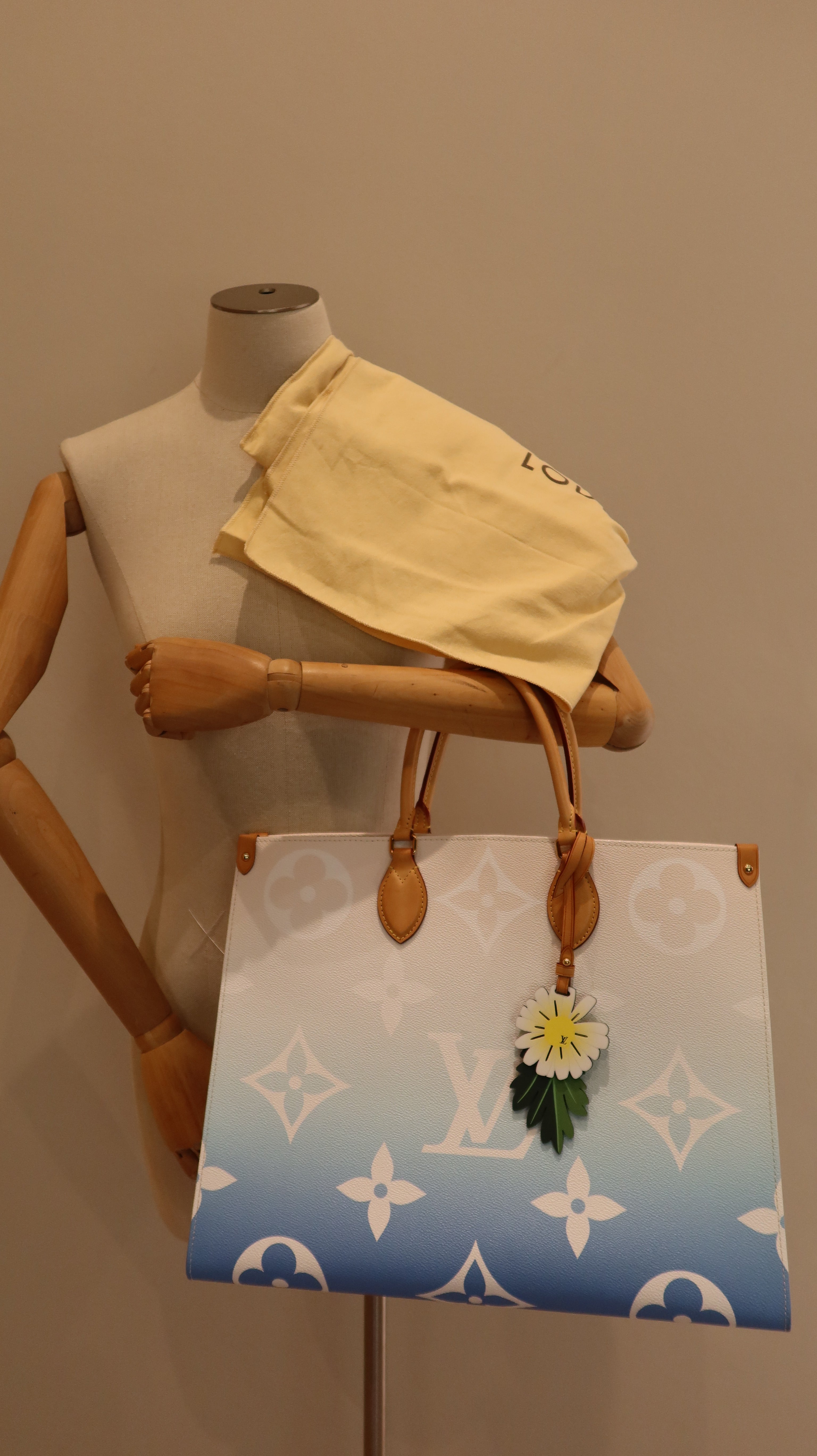 Louis Vuitton By The Pool ONTHEGO GM *Limited Edition*