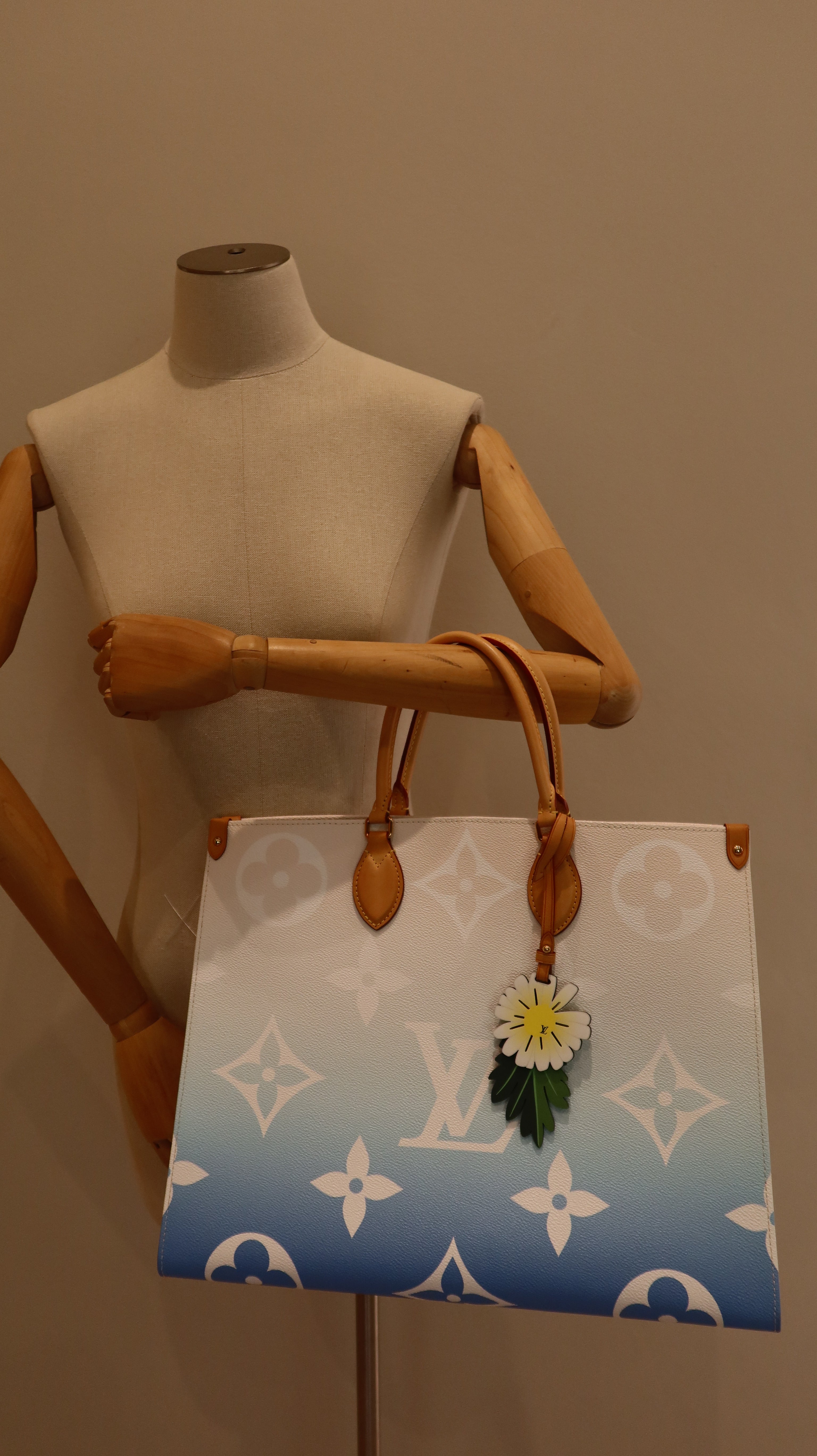 Louis Vuitton By The Pool ONTHEGO GM *Limited Edition*