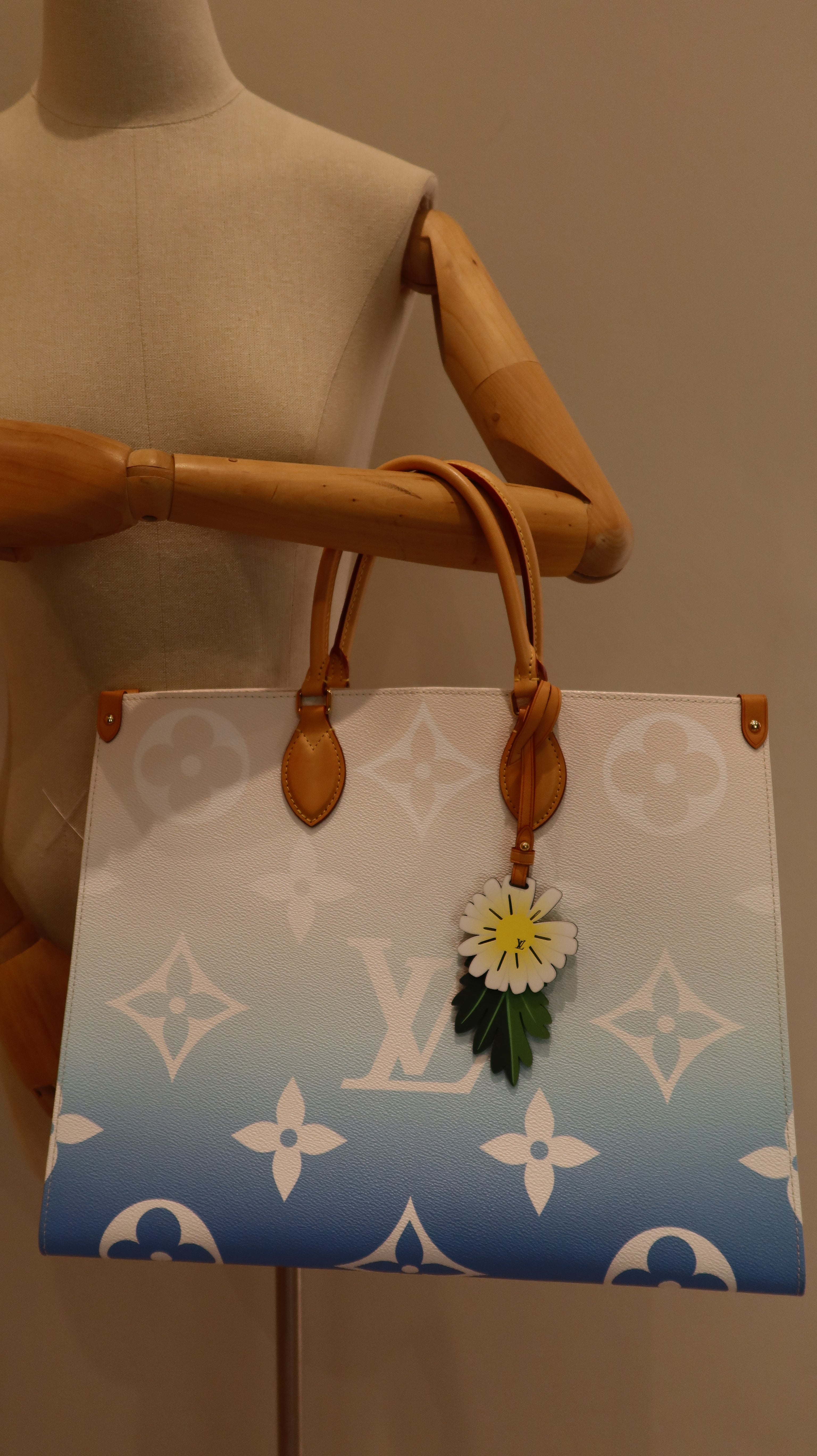 Louis Vuitton By The Pool ONTHEGO GM *Limited Edition*