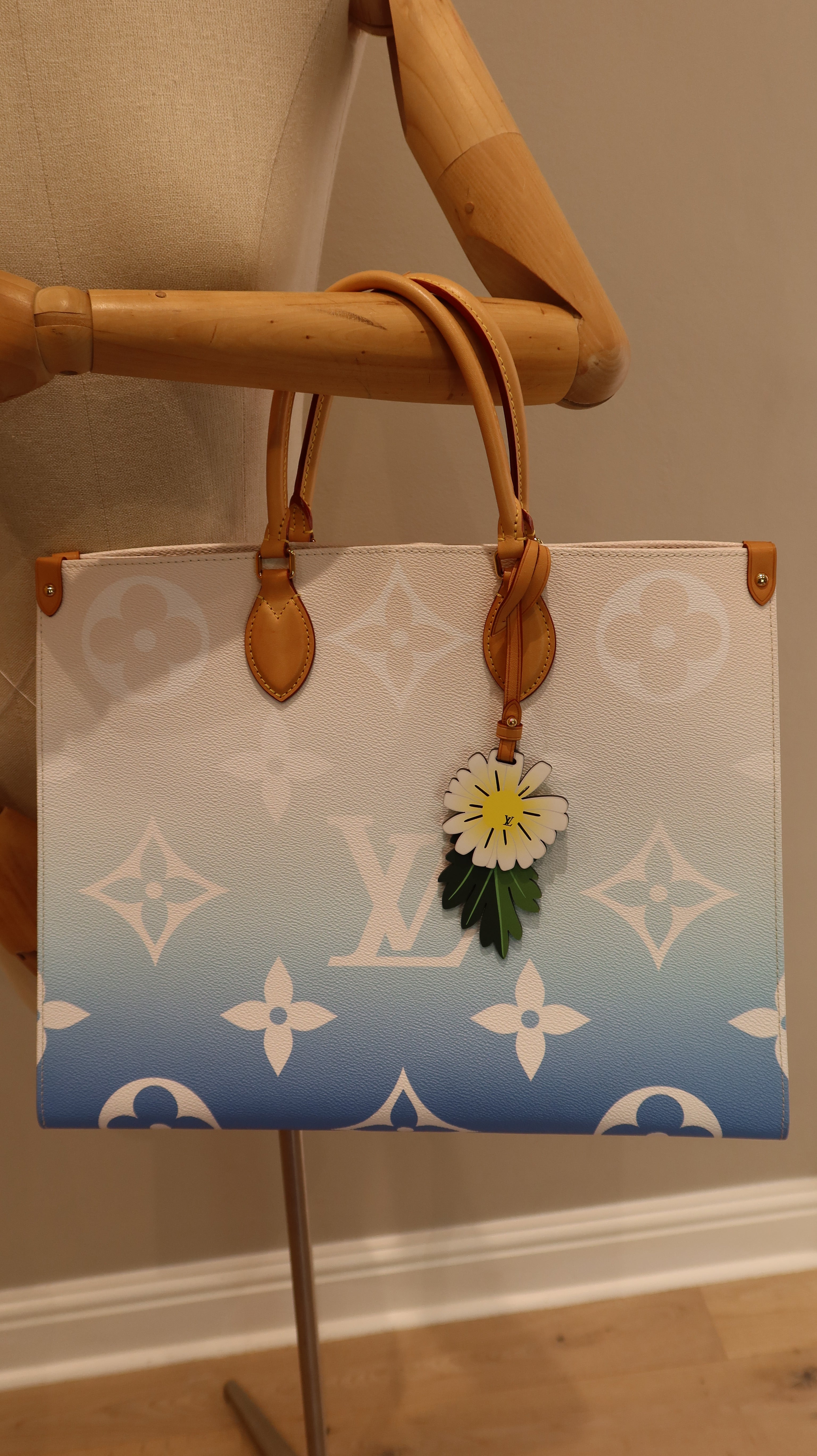 Louis Vuitton By The Pool ONTHEGO GM *Limited Edition*