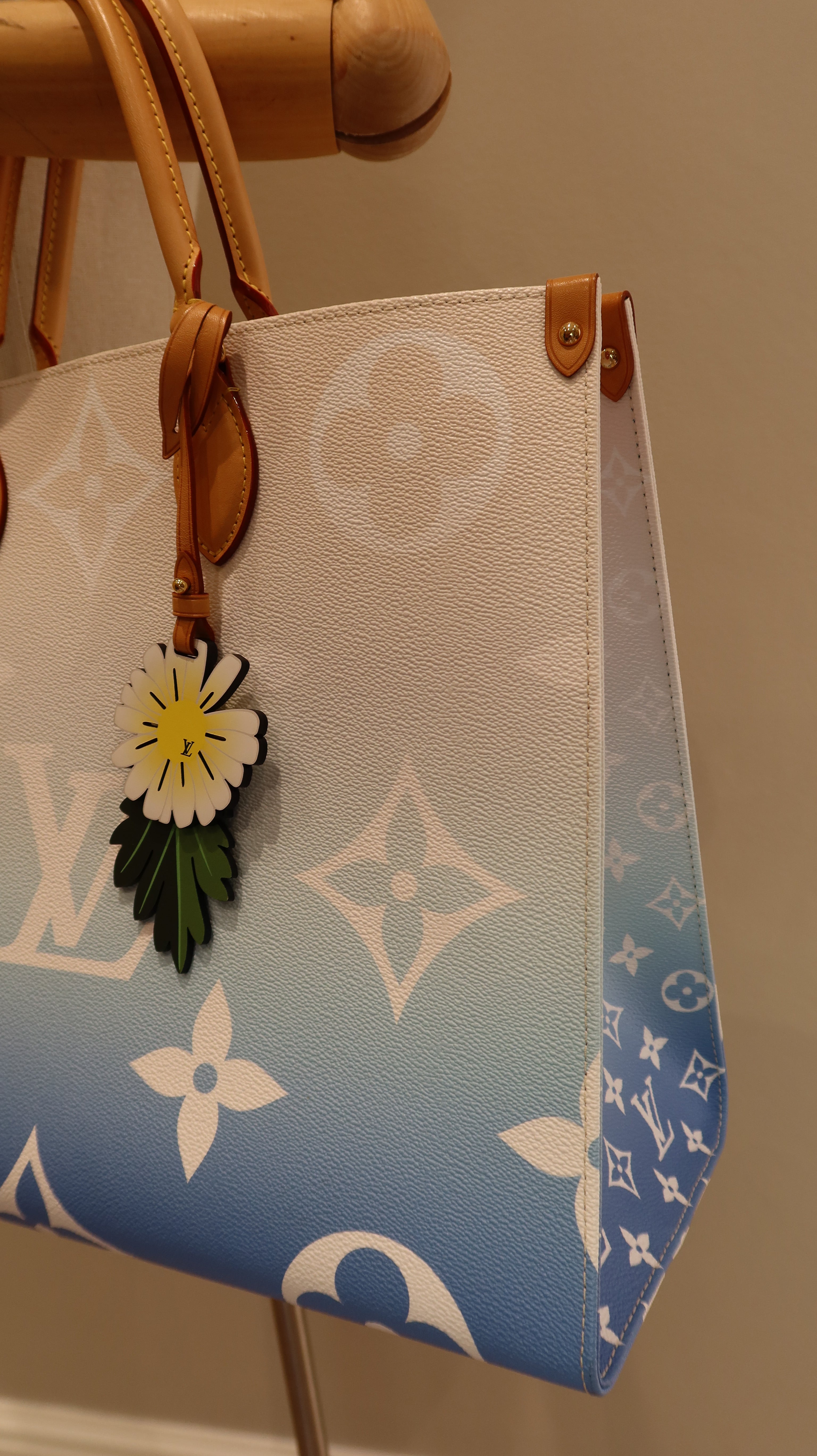 Louis Vuitton By The Pool ONTHEGO GM *Limited Edition*