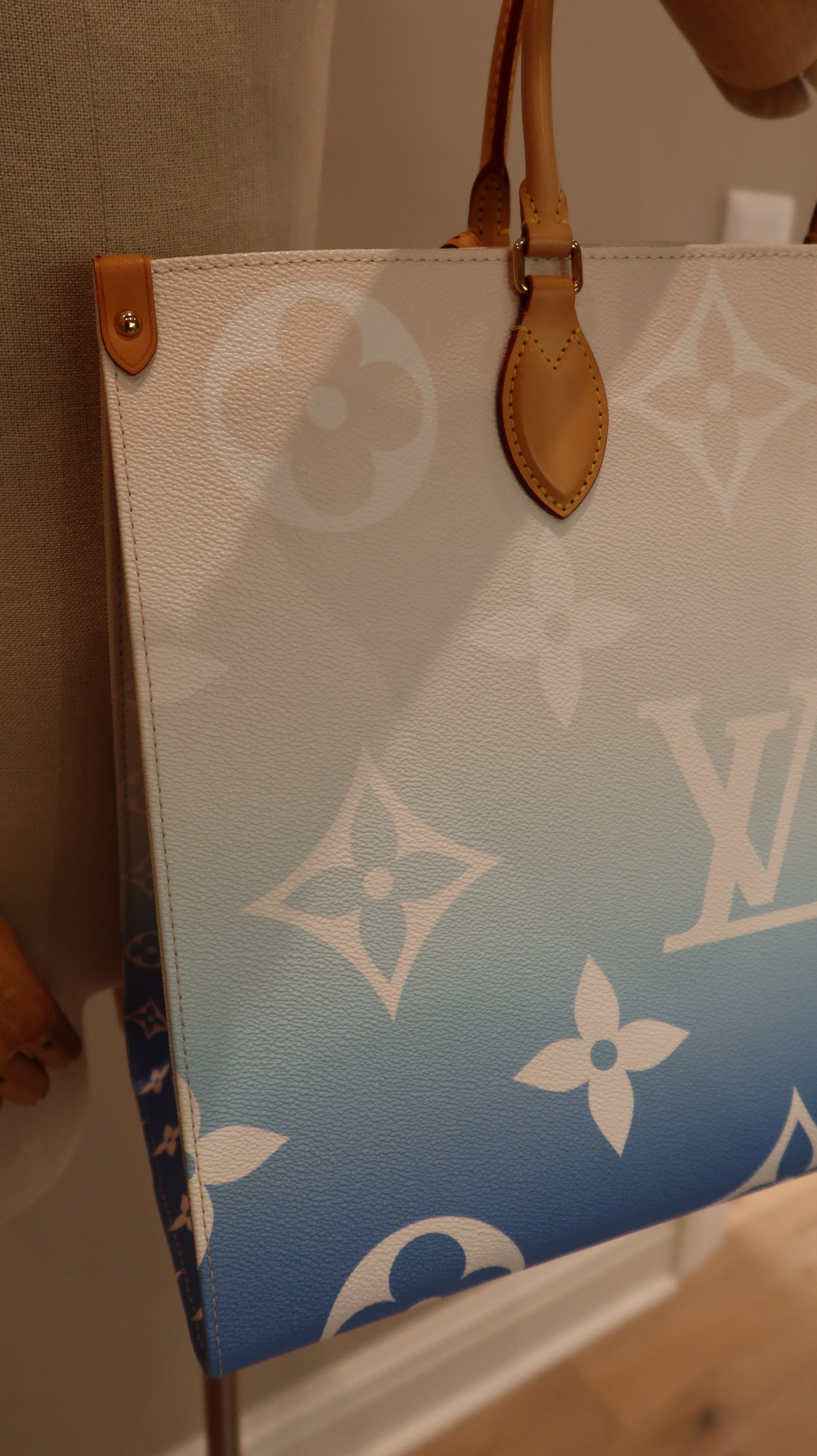 Louis Vuitton By The Pool ONTHEGO GM *Limited Edition*