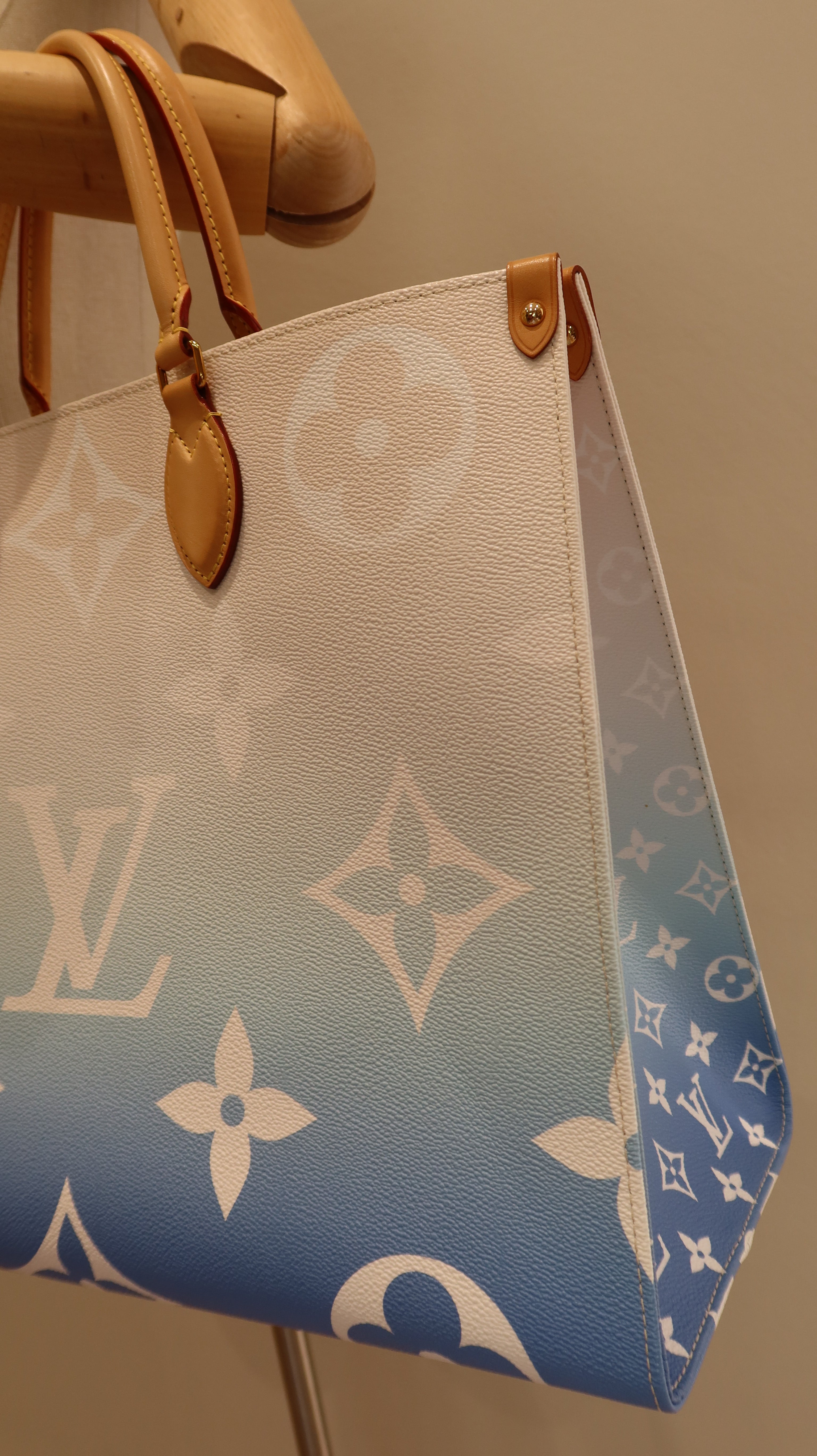 Louis Vuitton By The Pool ONTHEGO GM *Limited Edition*