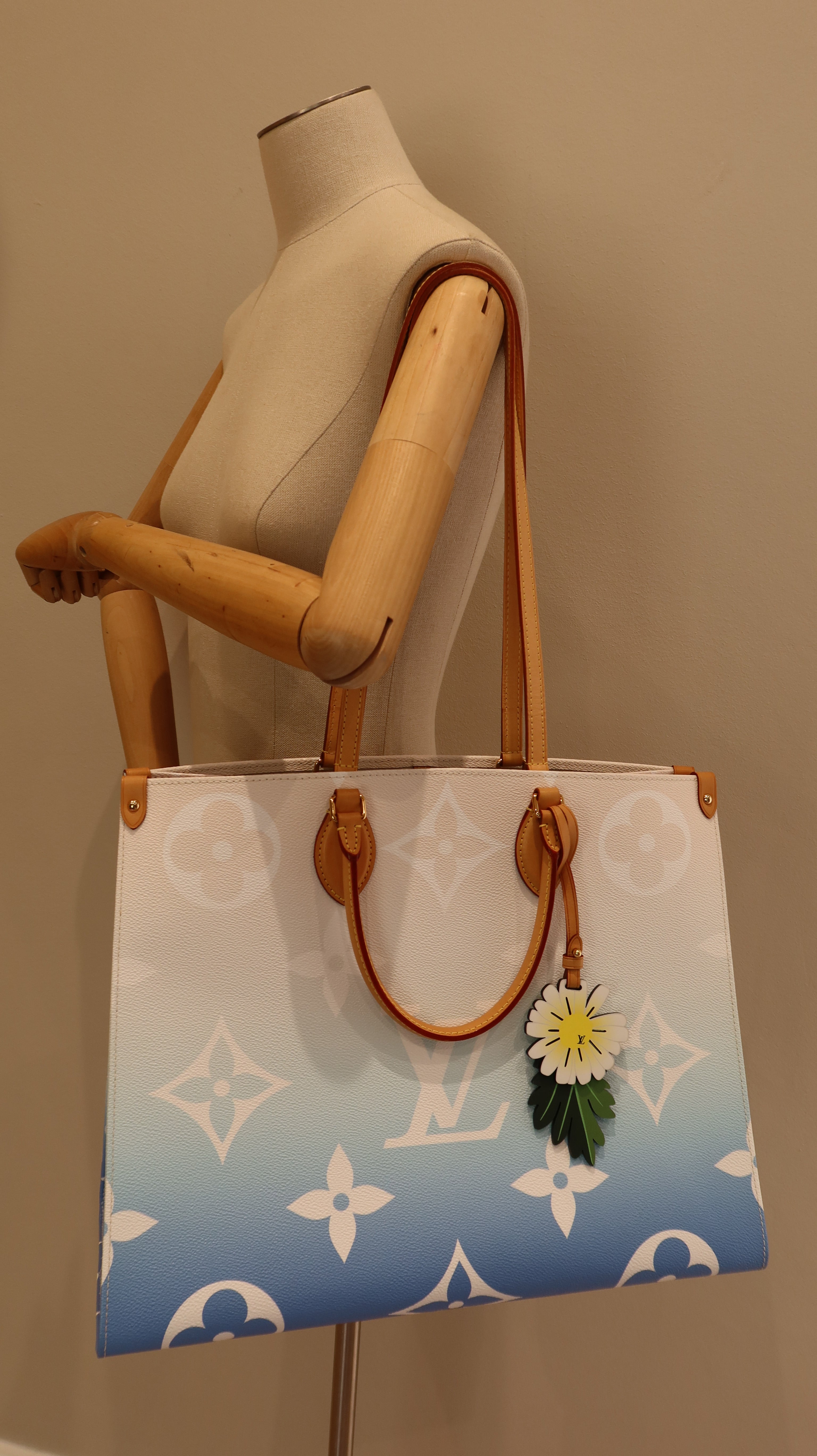 Louis Vuitton By The Pool ONTHEGO GM *Limited Edition*