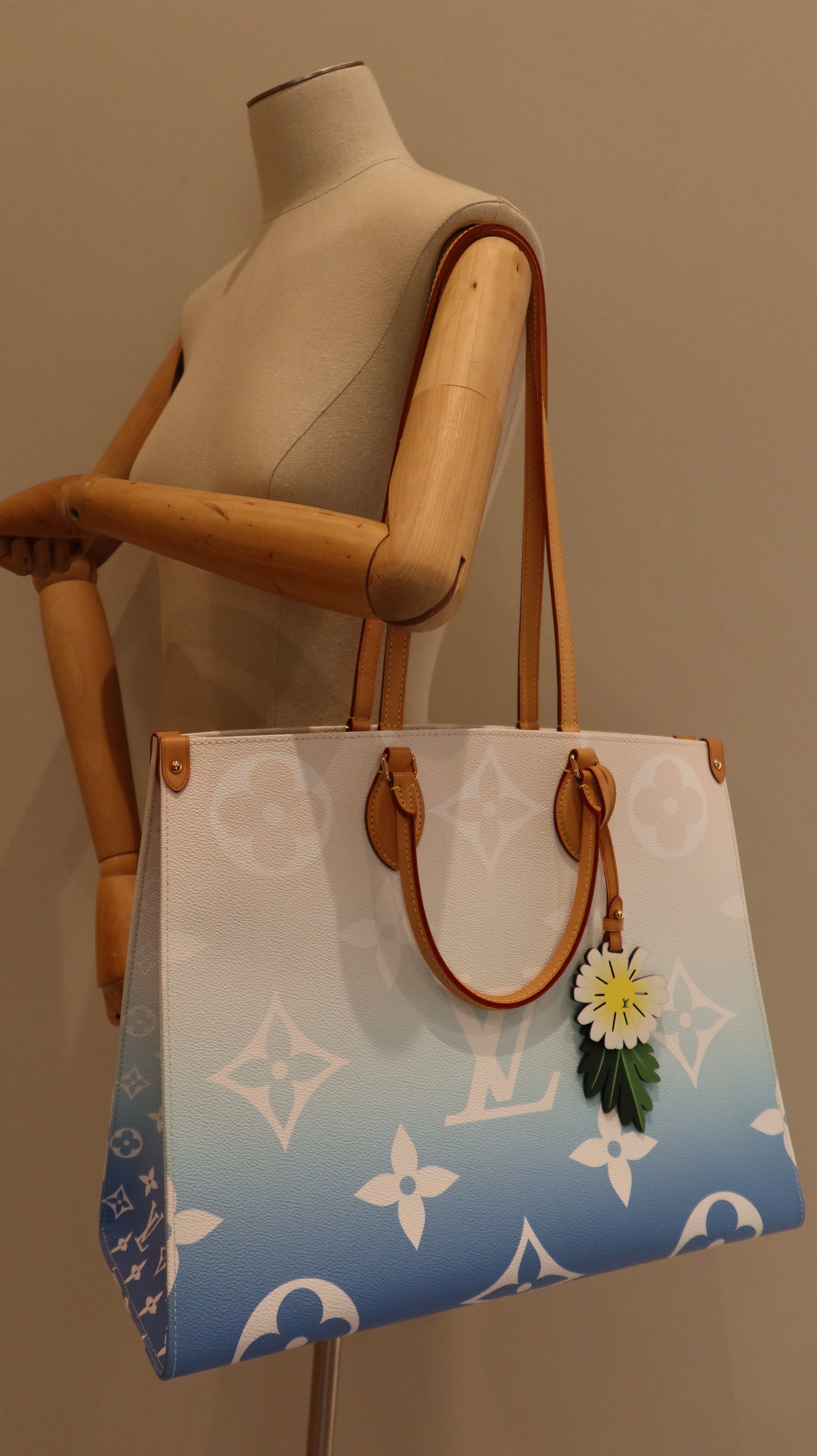 Louis Vuitton By The Pool ONTHEGO GM *Limited Edition*