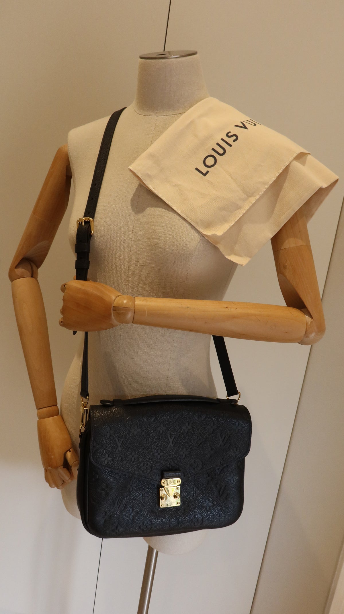 Louis Vuitton Pochette Metis Bag