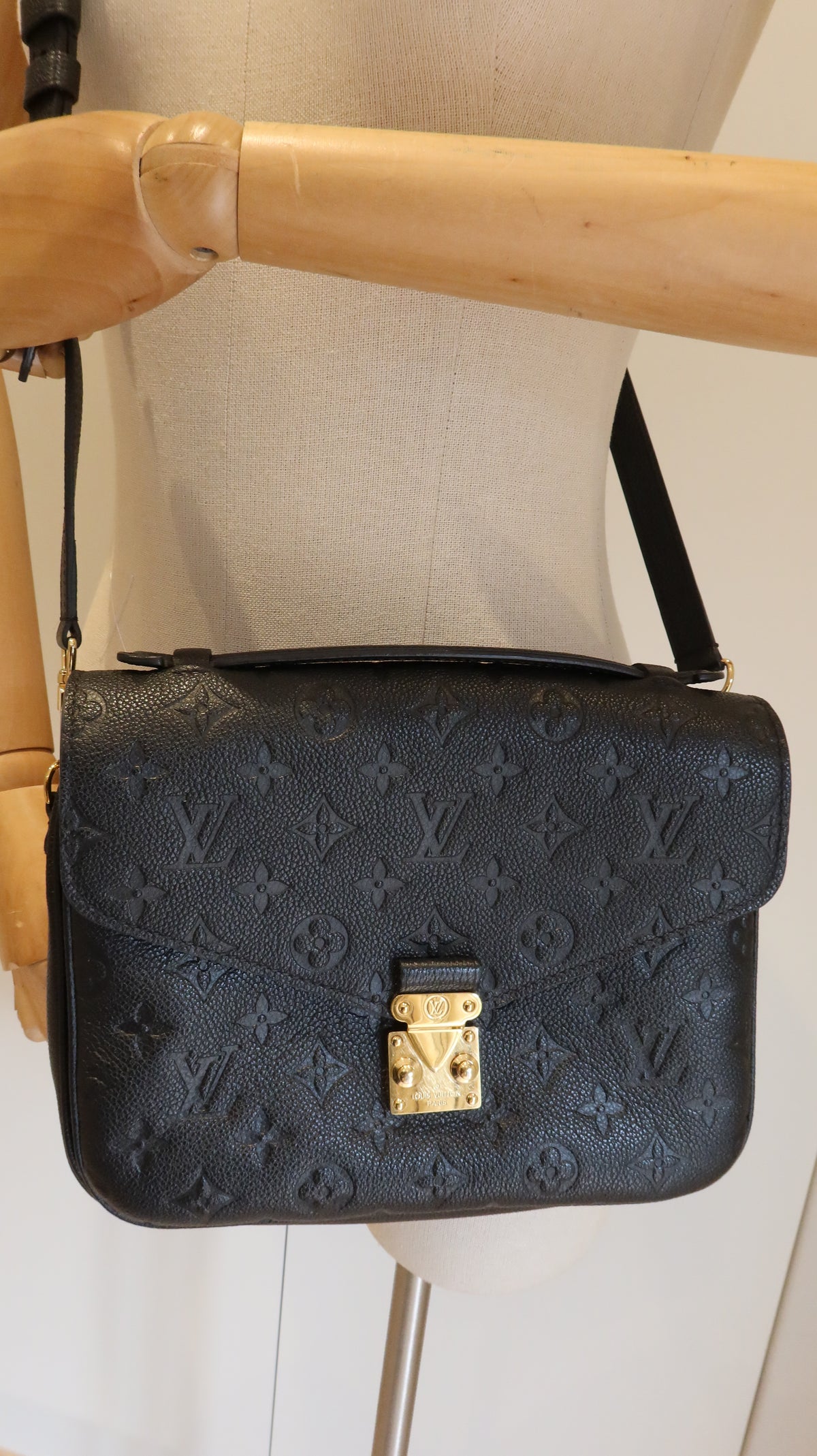 Louis Vuitton Pochette Metis Bag