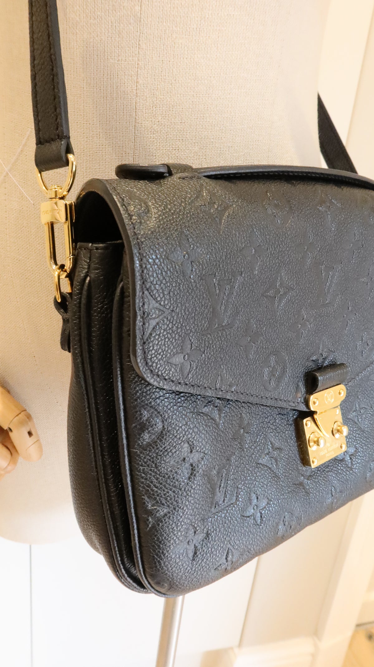 Louis Vuitton Pochette Metis Bag