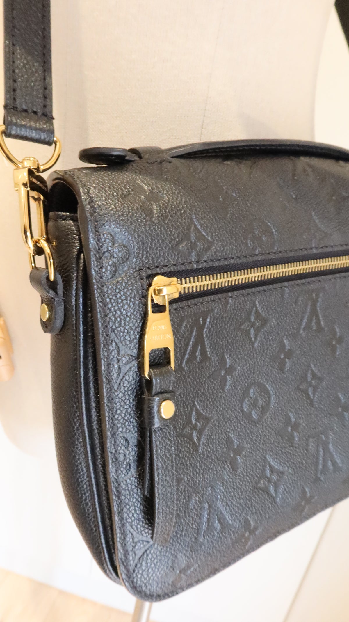 Louis Vuitton Pochette Metis Bag