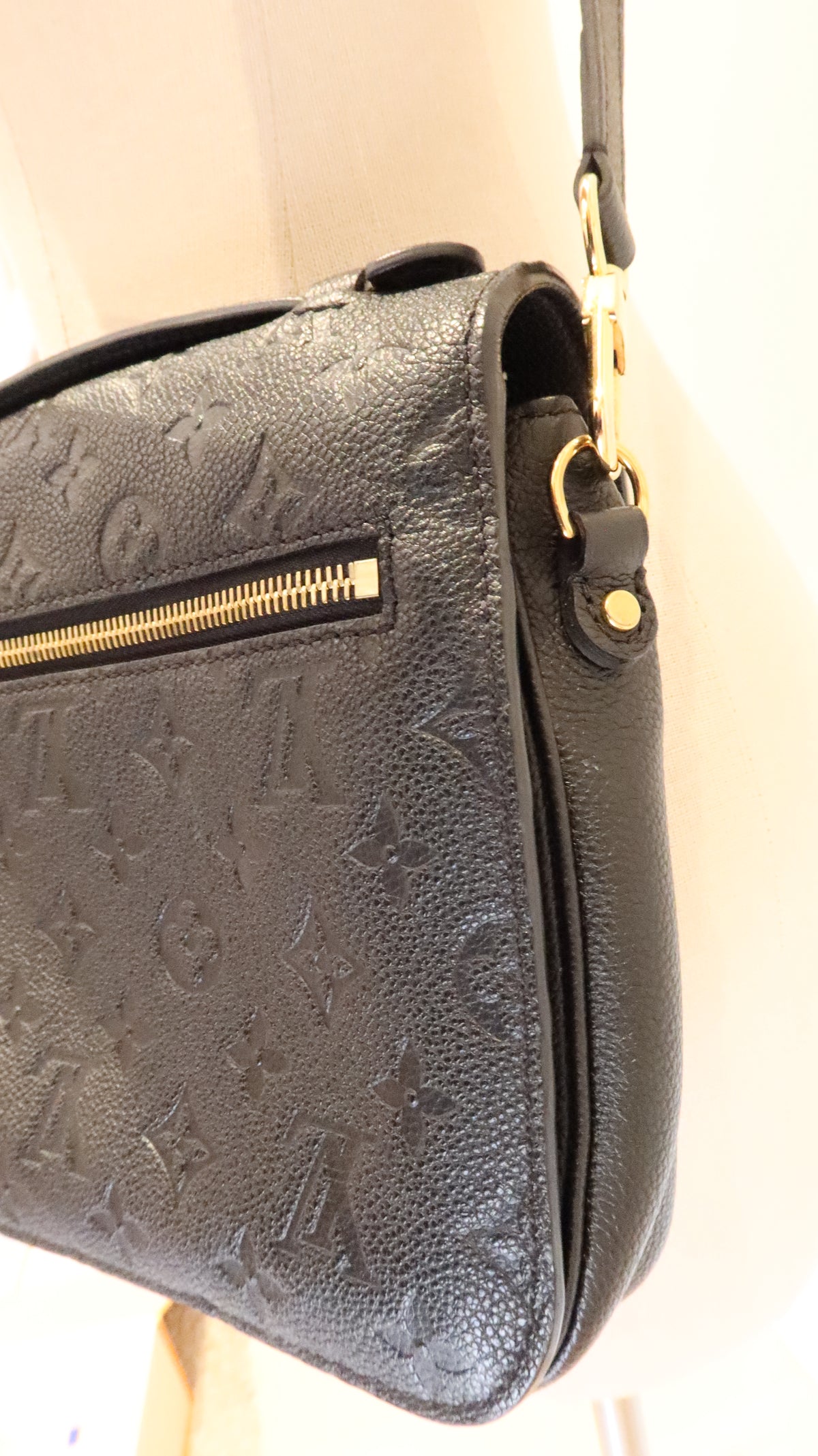 Louis Vuitton Pochette Metis Bag