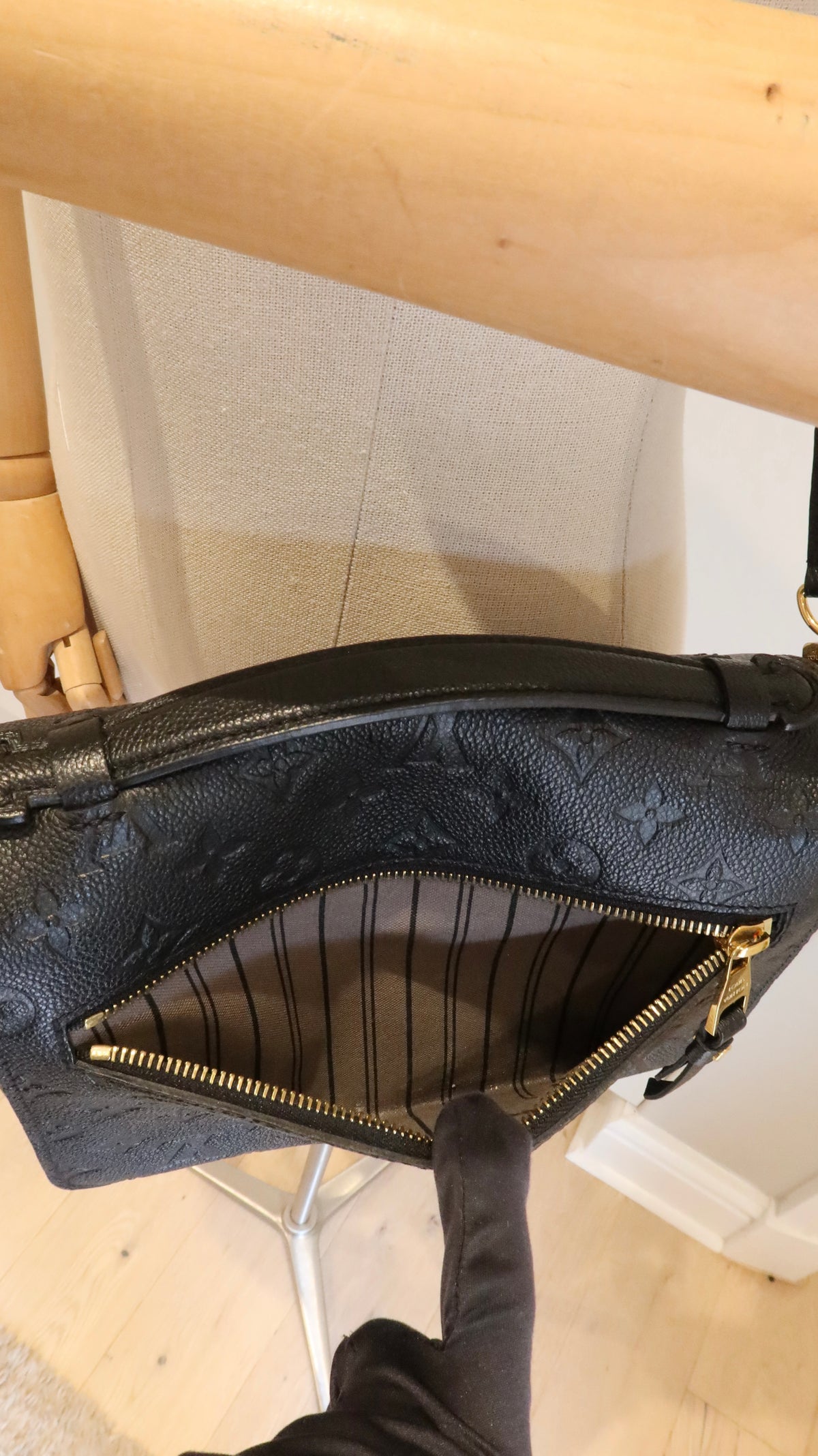 Louis Vuitton Pochette Metis Bag