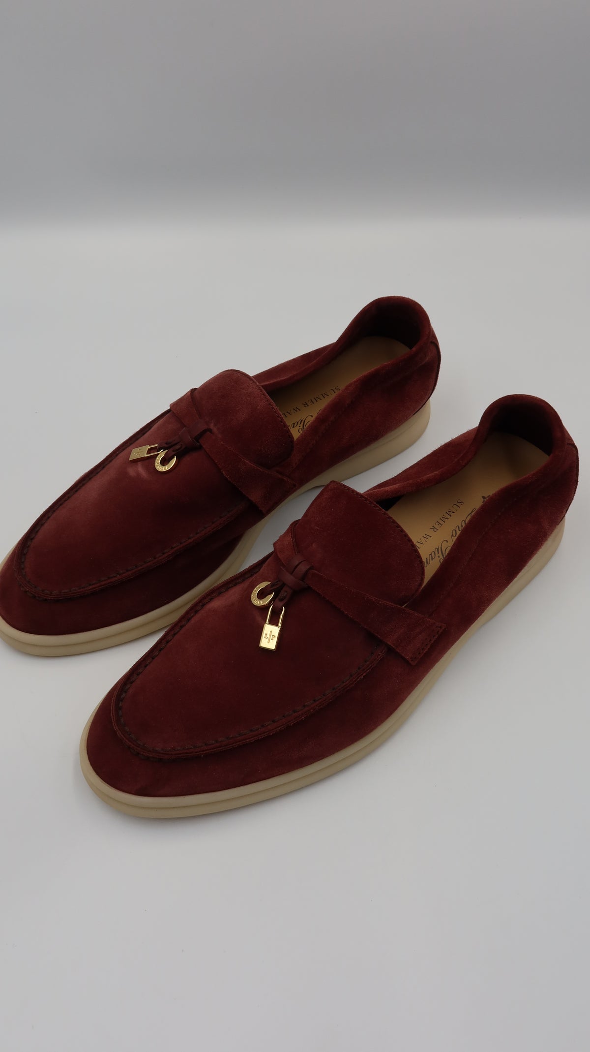 Loro Piana Summer Walks (EU37.5)