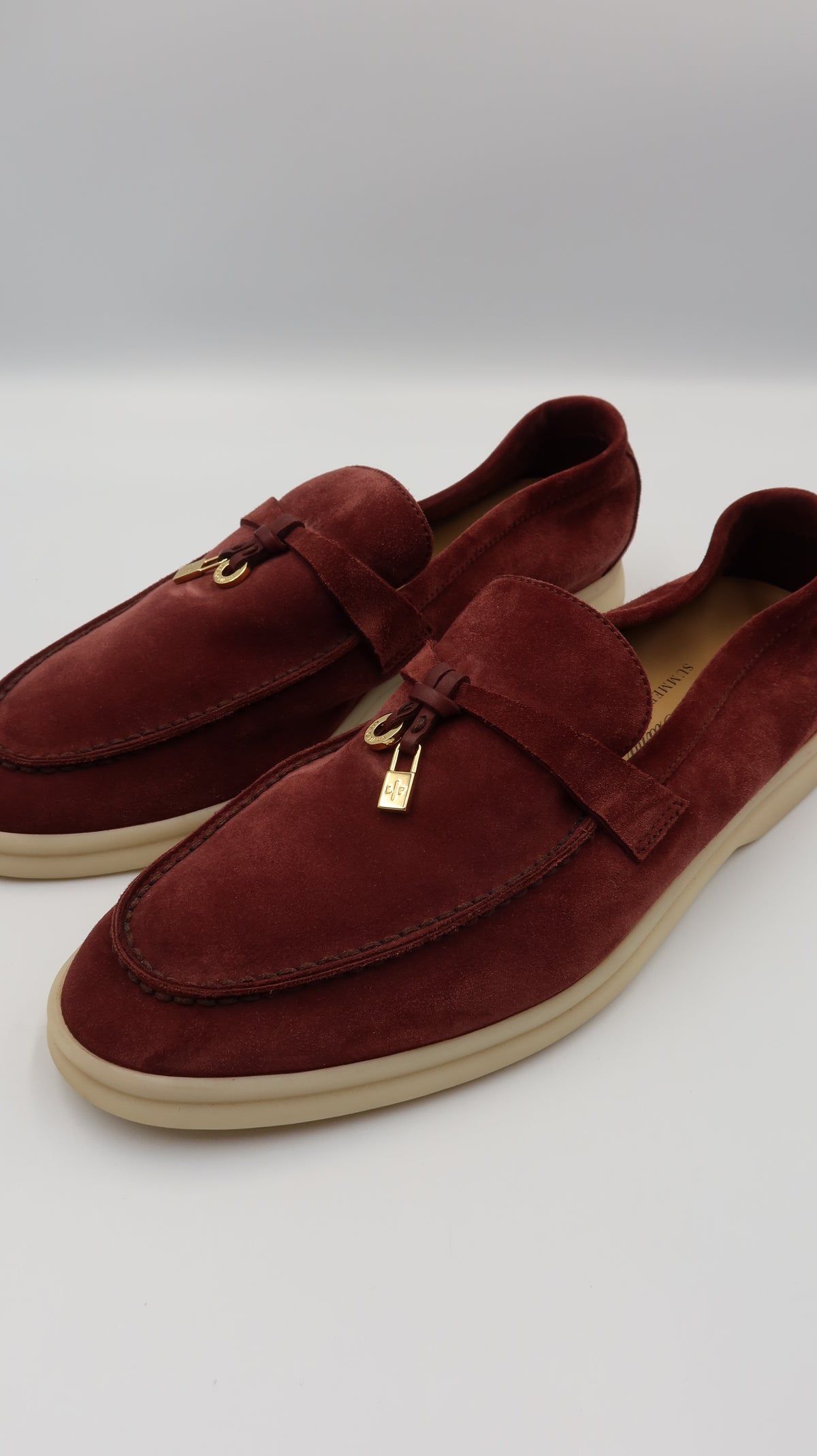Loro Piana Summer Walks (EU37.5)
