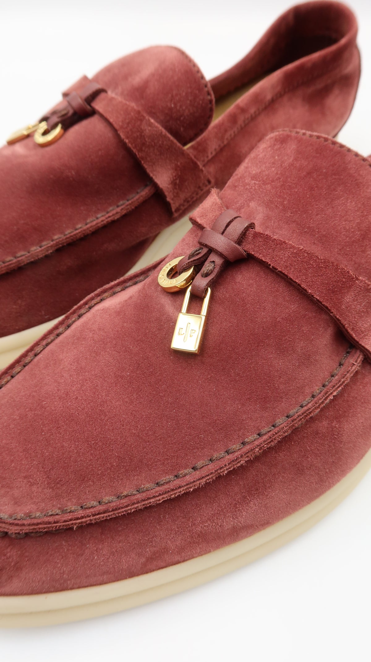 Loro Piana Summer Walks (EU37.5)