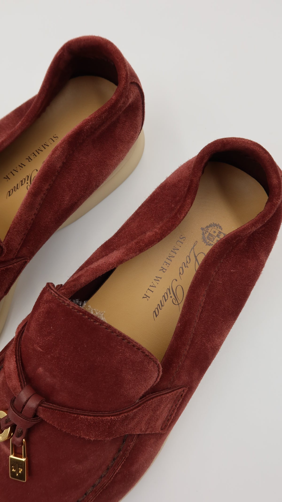 Loro Piana Summer Walks (EU37.5)