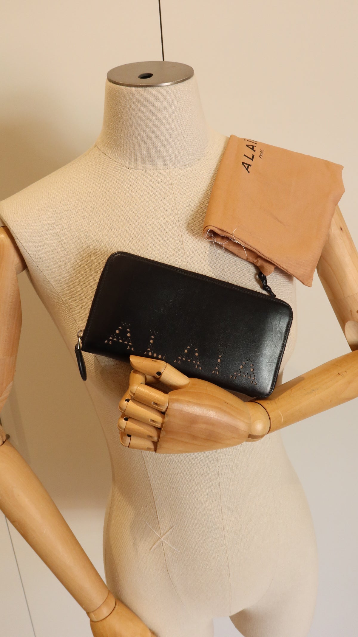 ALAÏA Zippy Wallet