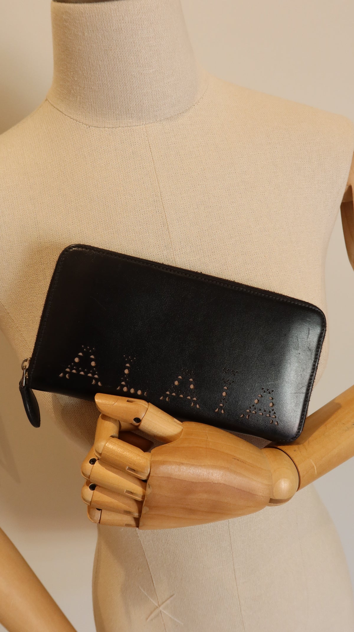 ALAÏA Zippy Wallet