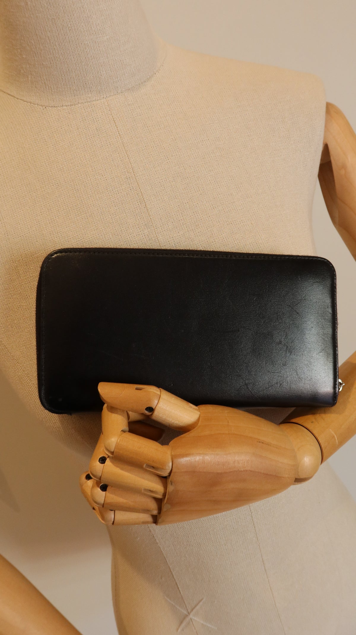 ALAÏA Zippy Wallet
