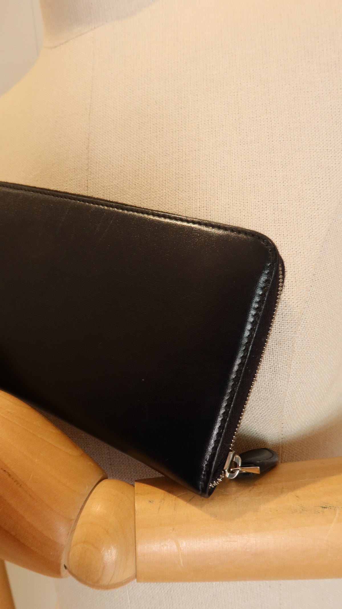 ALAÏA Zippy Wallet