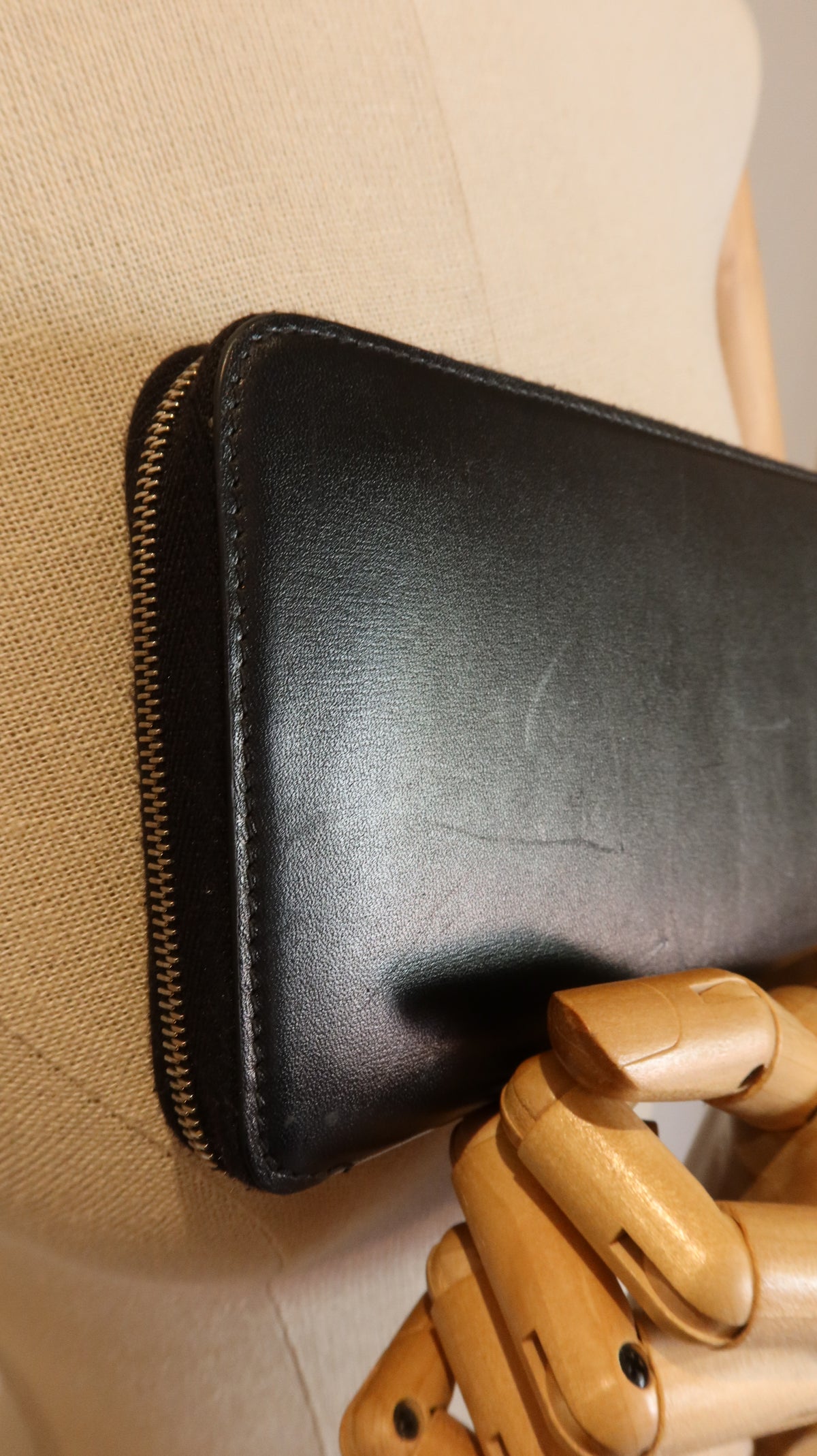 ALAÏA Zippy Wallet
