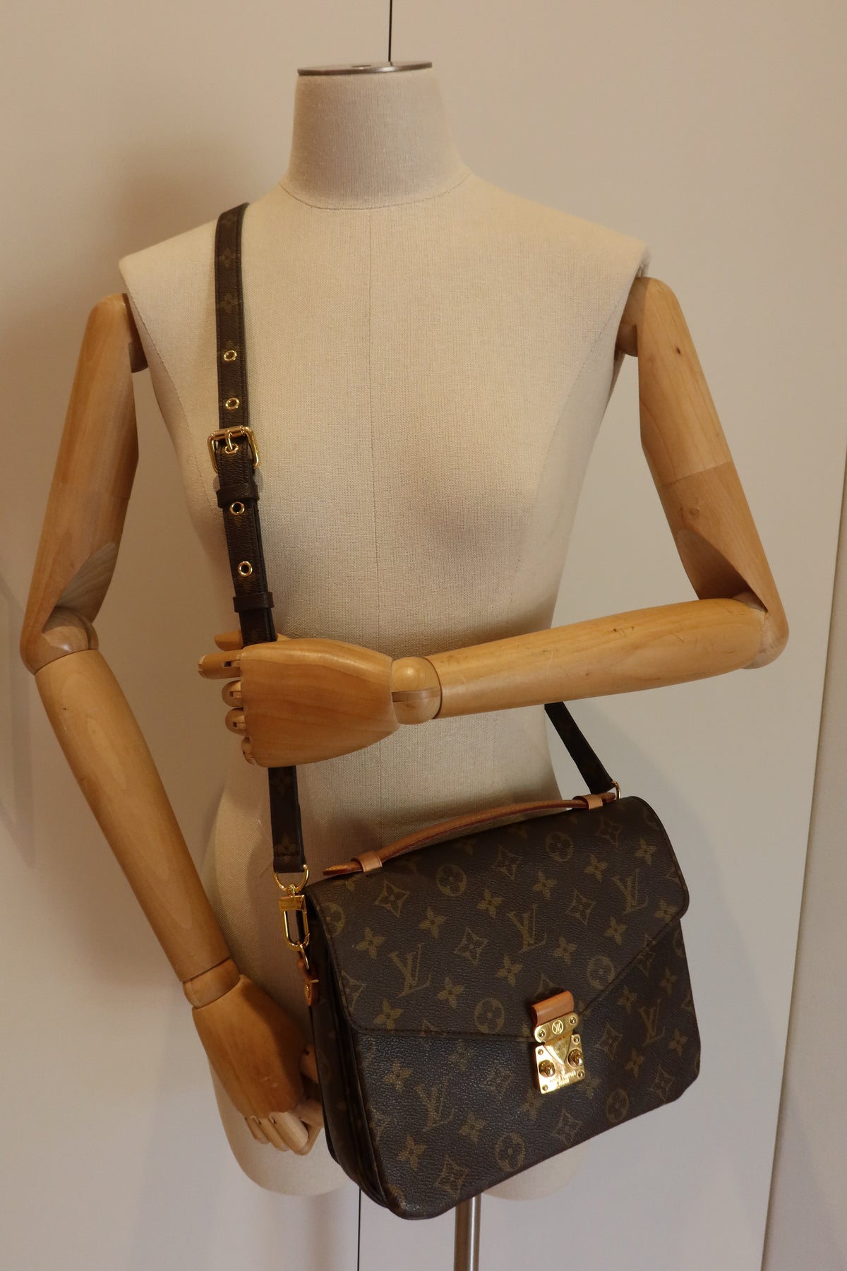 Louis Vuitton Pochette Metis Bag