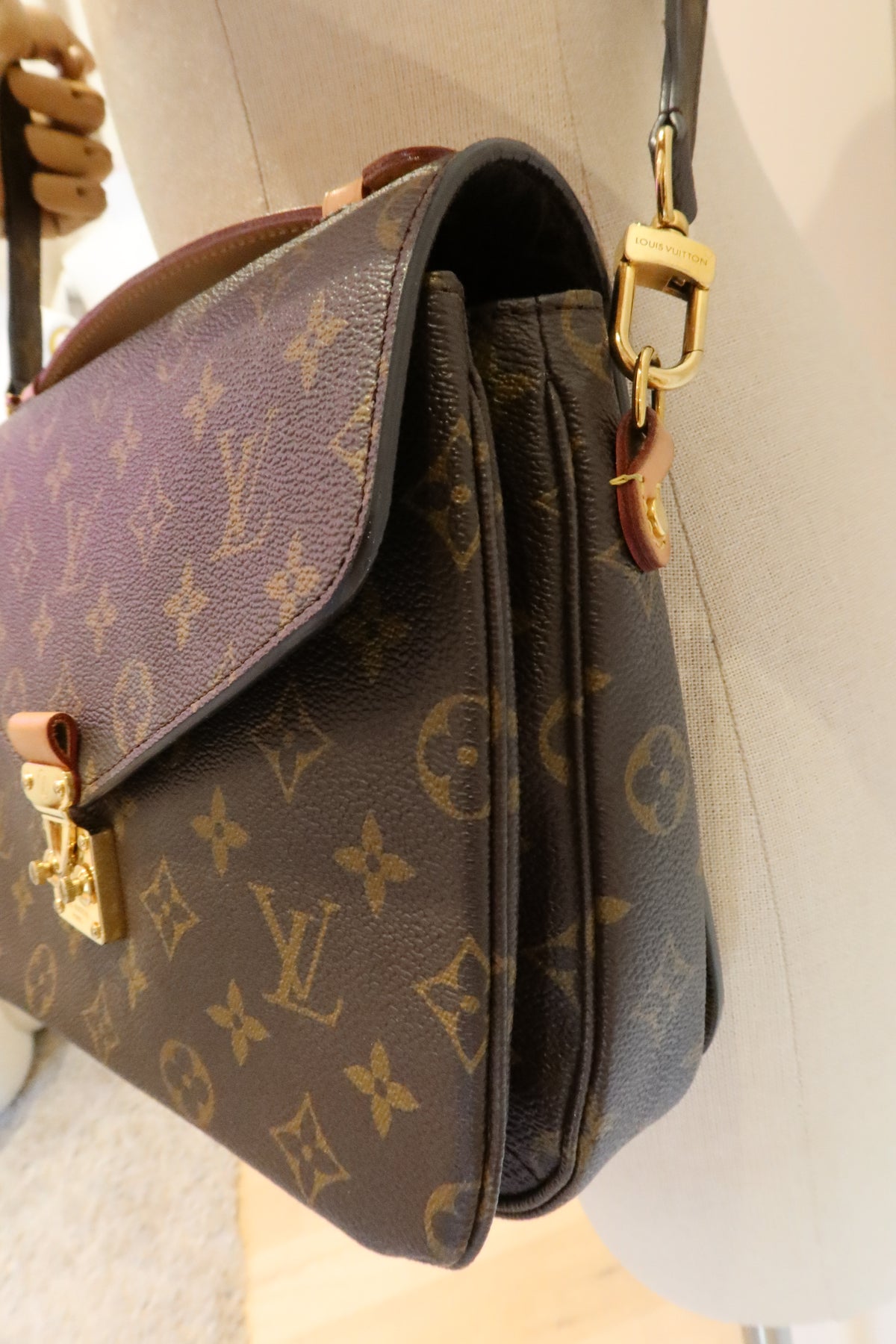 Louis Vuitton Pochette Metis Bag