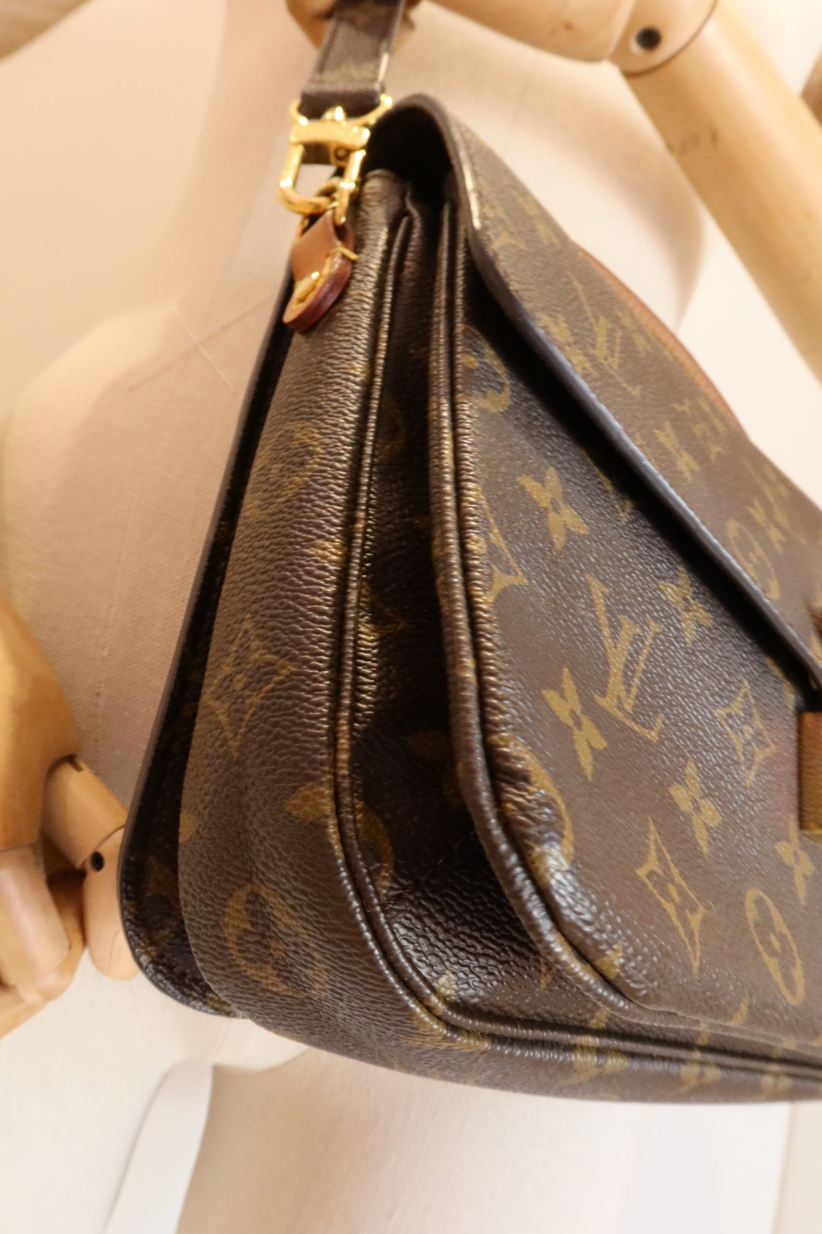 Louis Vuitton Pochette Metis Bag