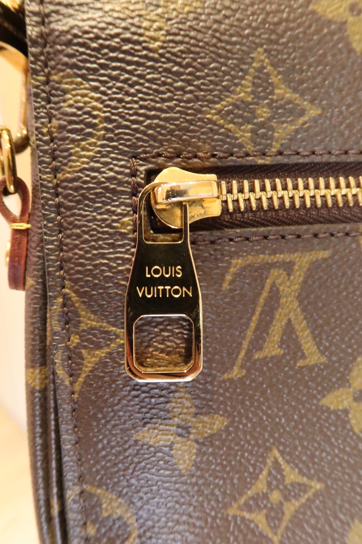 Louis Vuitton Pochette Metis Bag